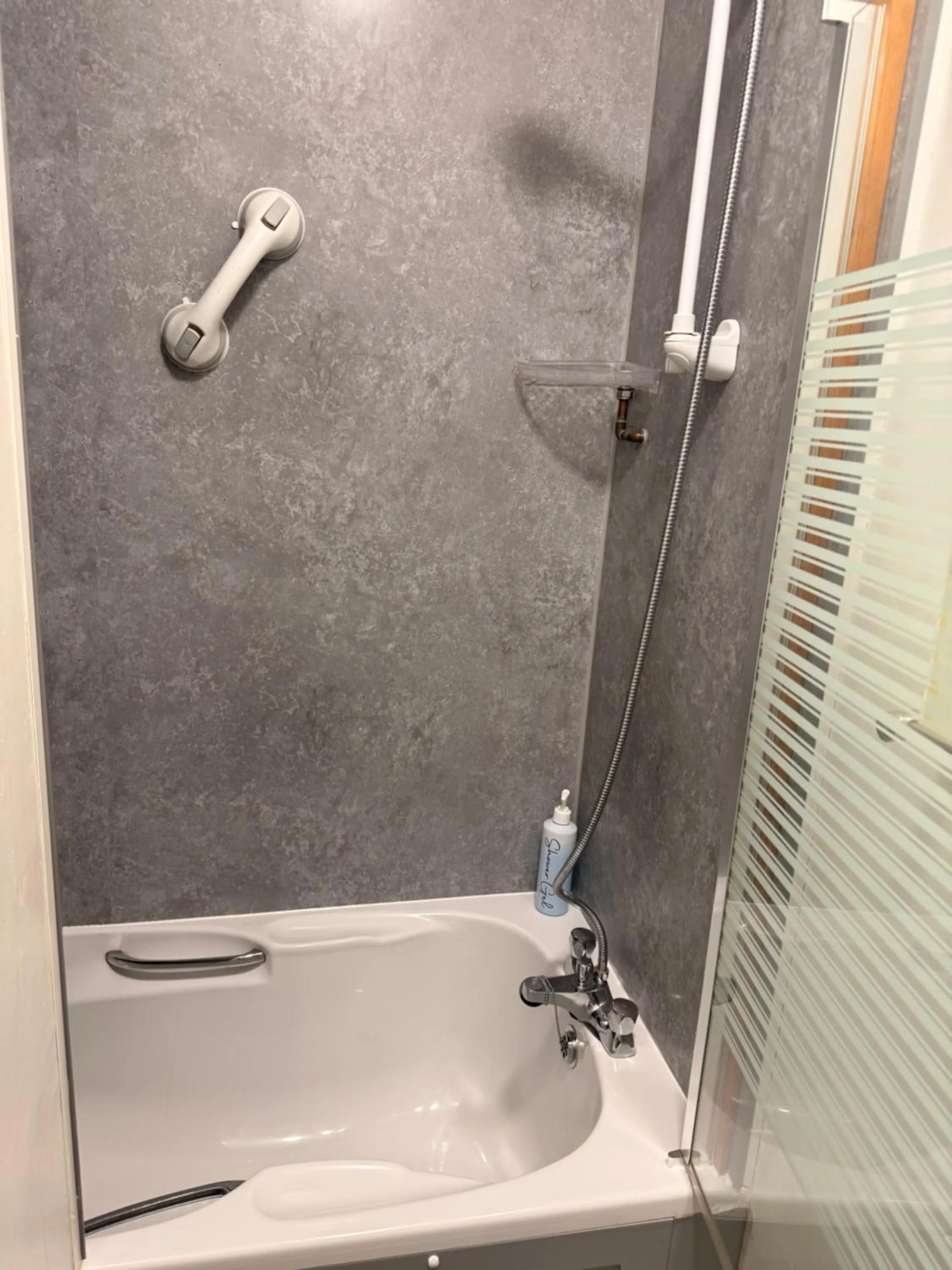 Shower in Bella Vista