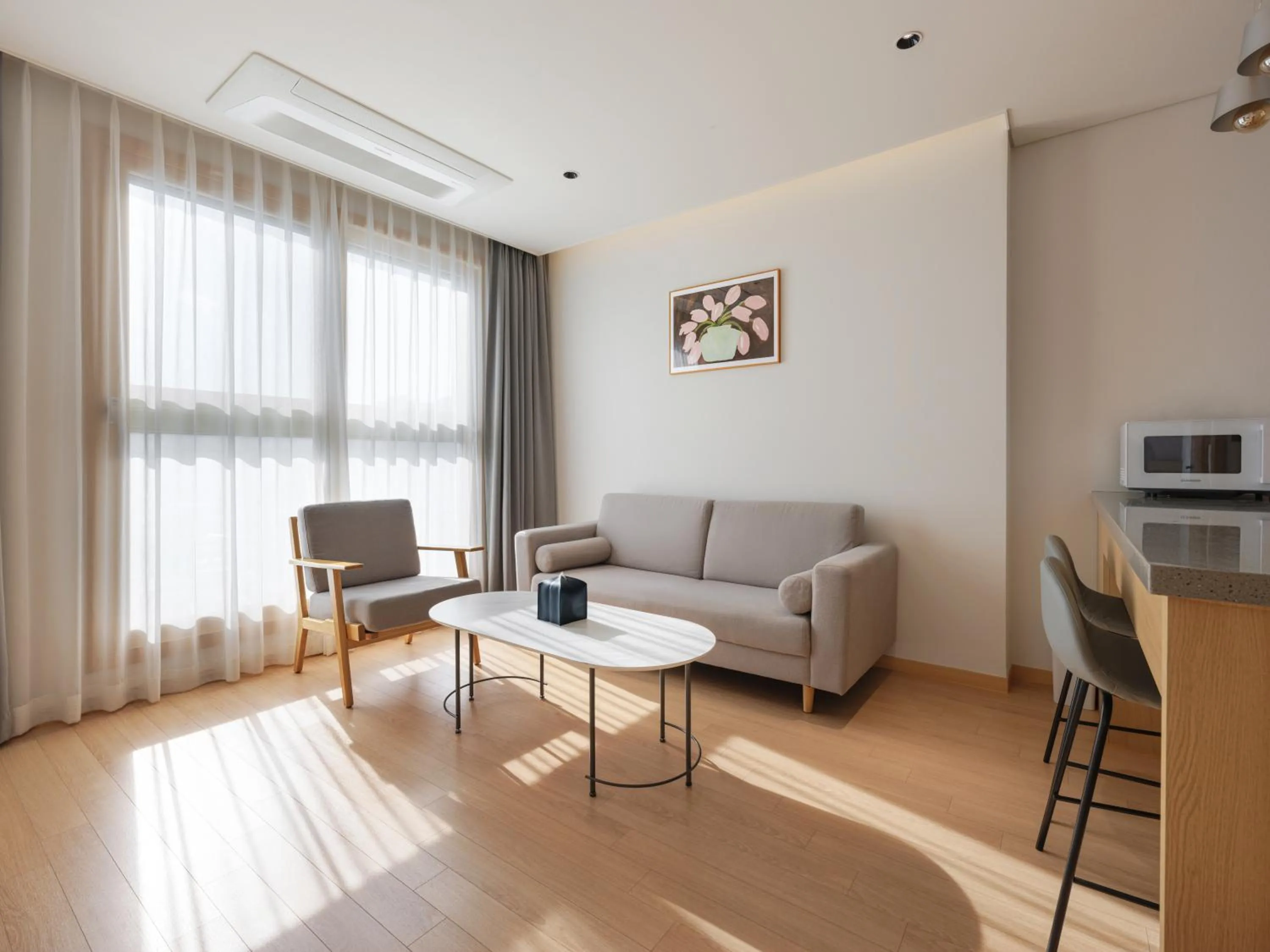 TV and multimedia in Le Collective Sokcho Central