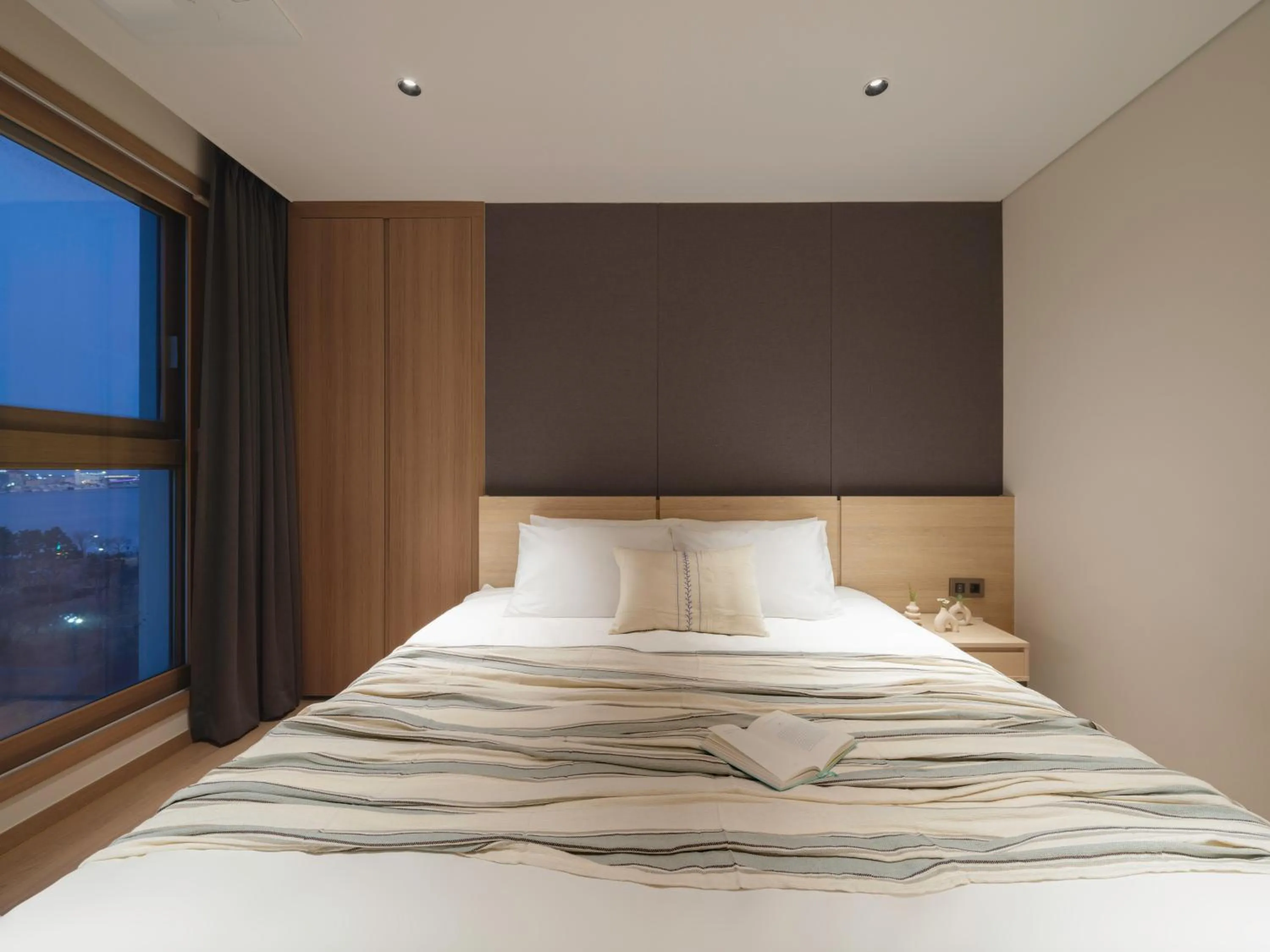 Bed in Le Collective Sokcho Central