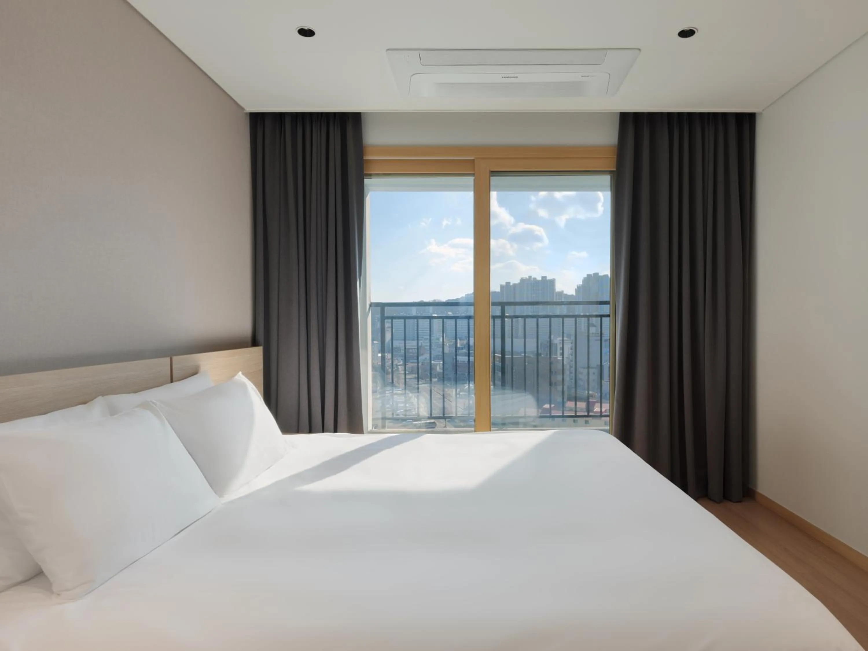 Bed in Le Collective Sokcho Central