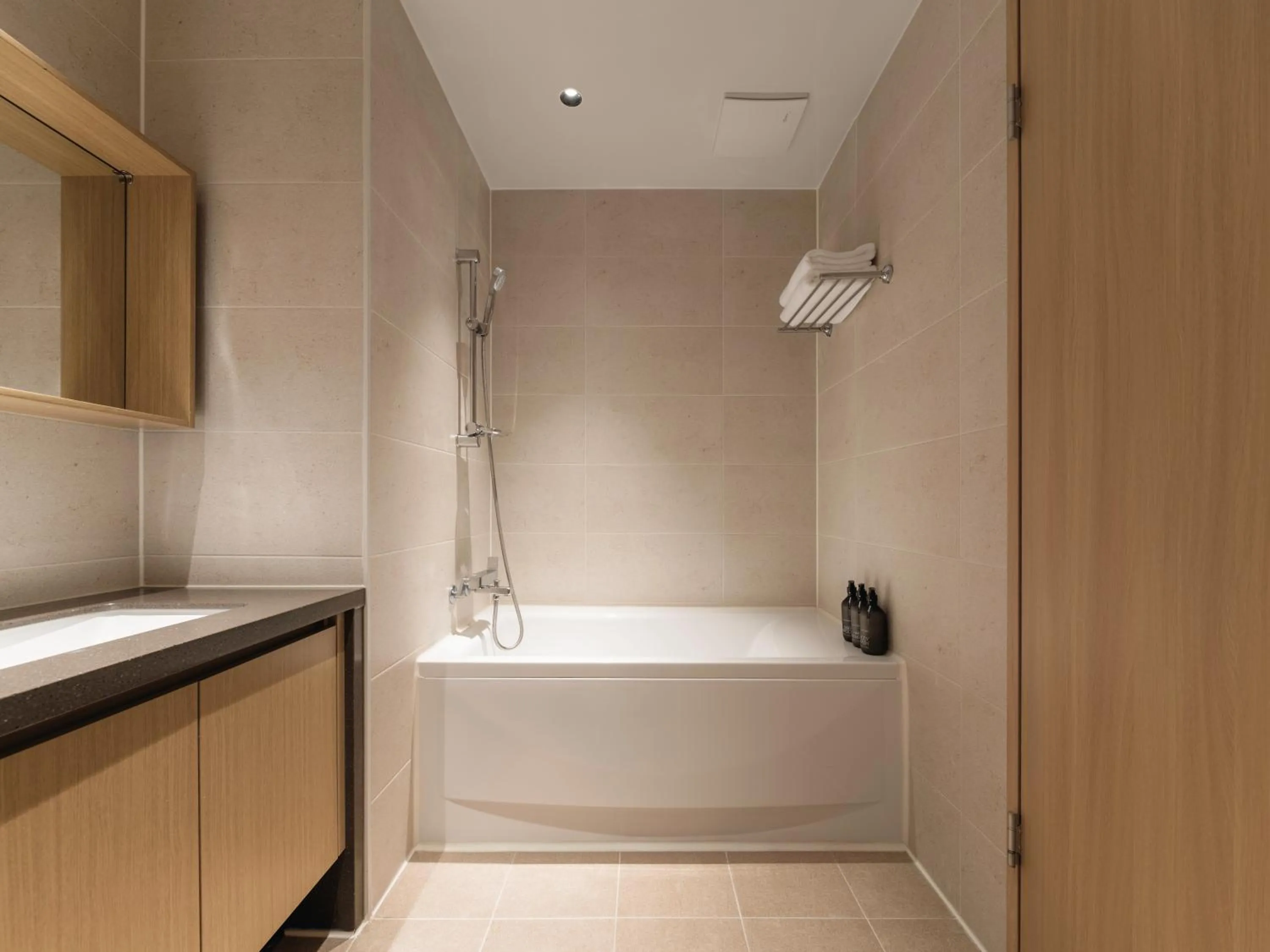 Shower in Le Collective Sokcho Central