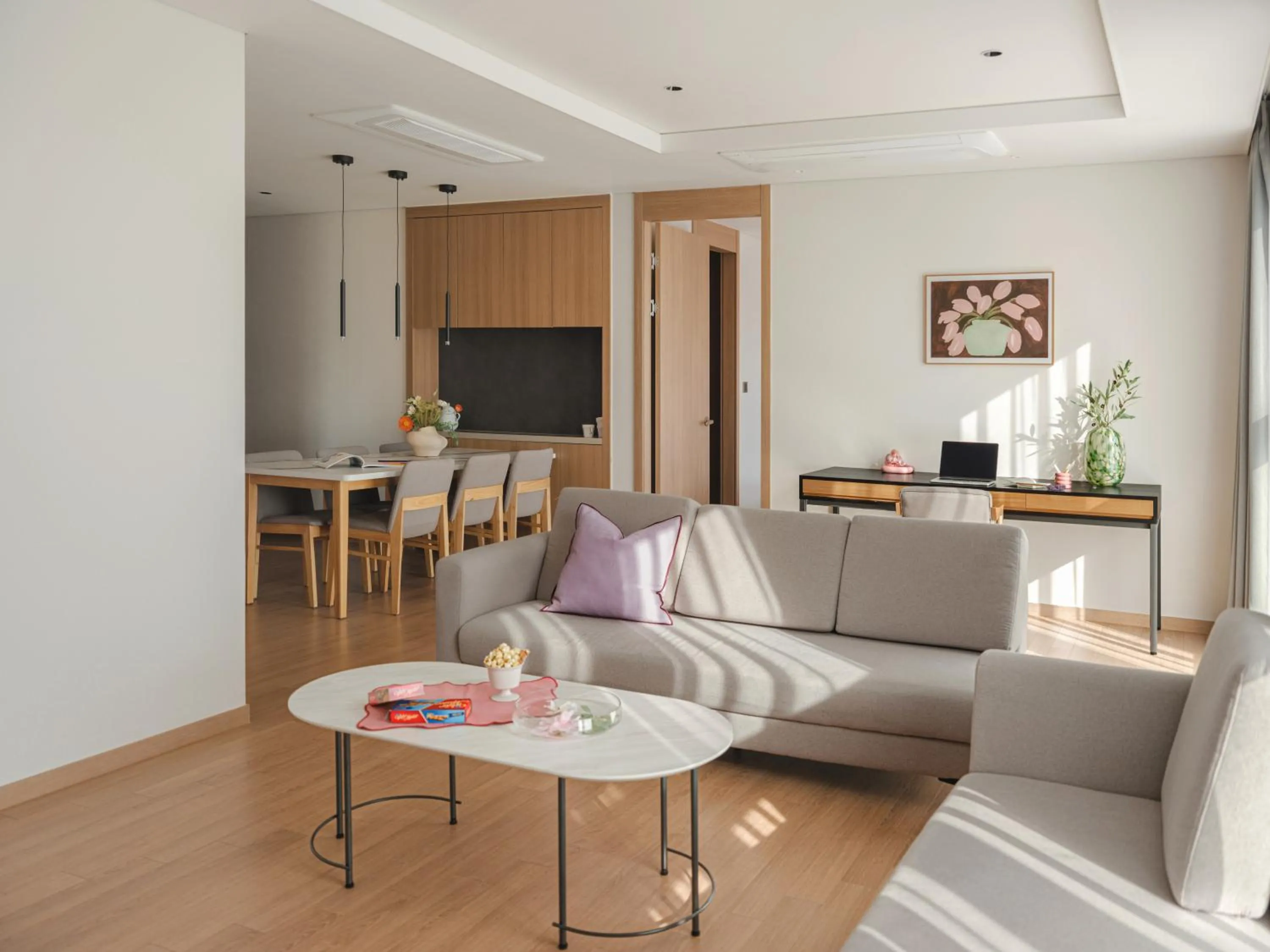 TV and multimedia in Le Collective Sokcho Central