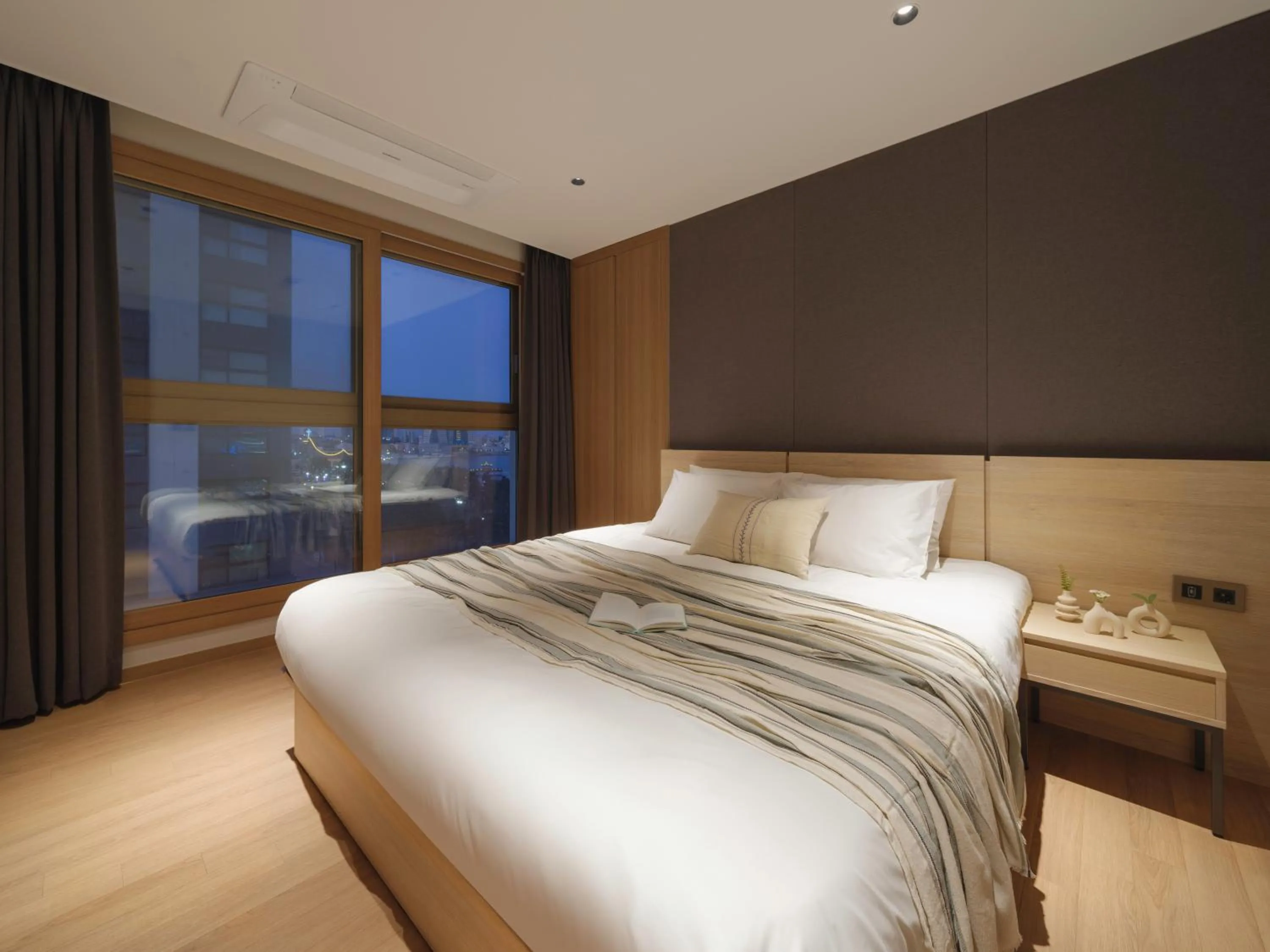 Bed in Le Collective Sokcho Central