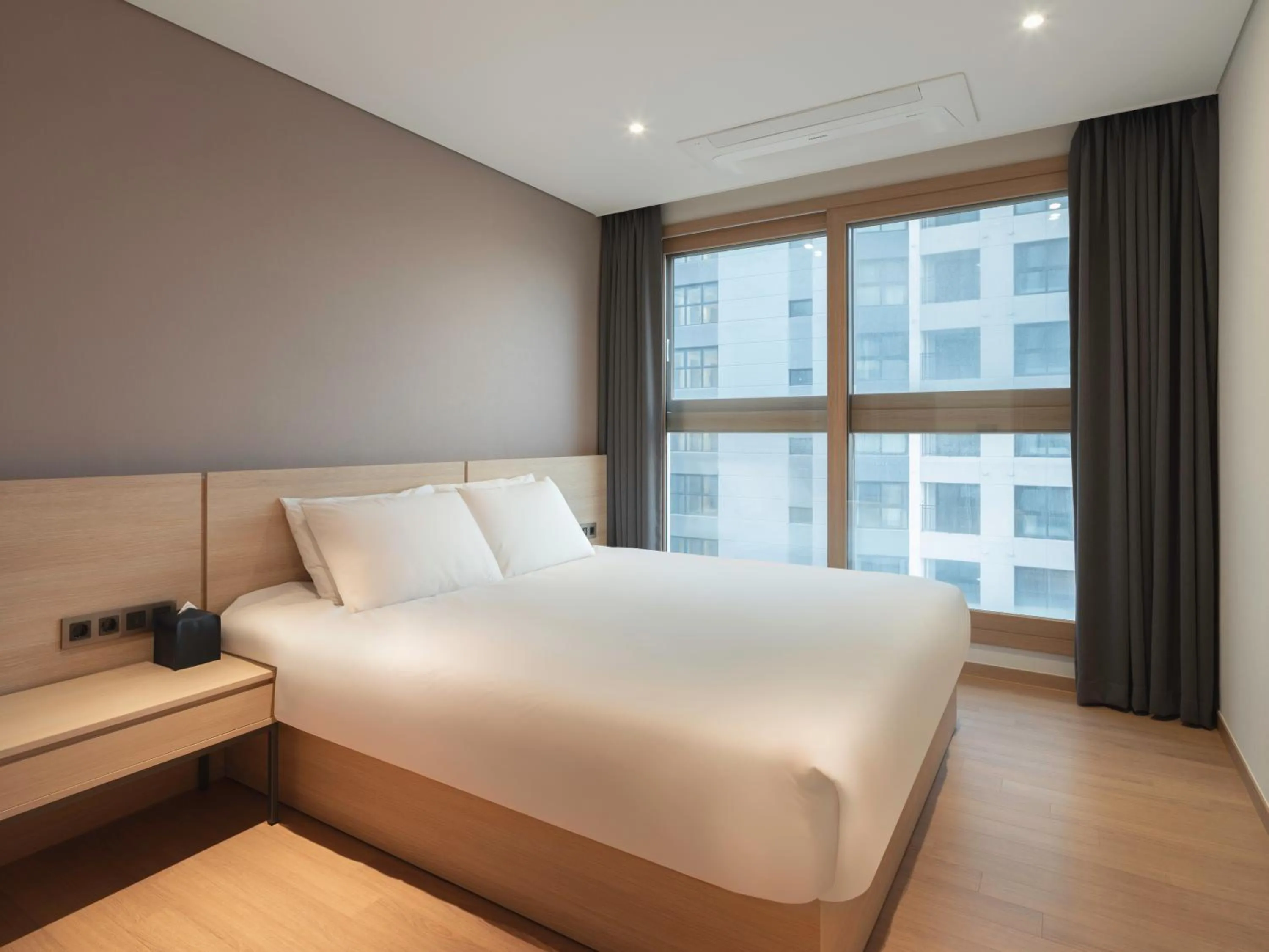 Bed in Le Collective Sokcho Central