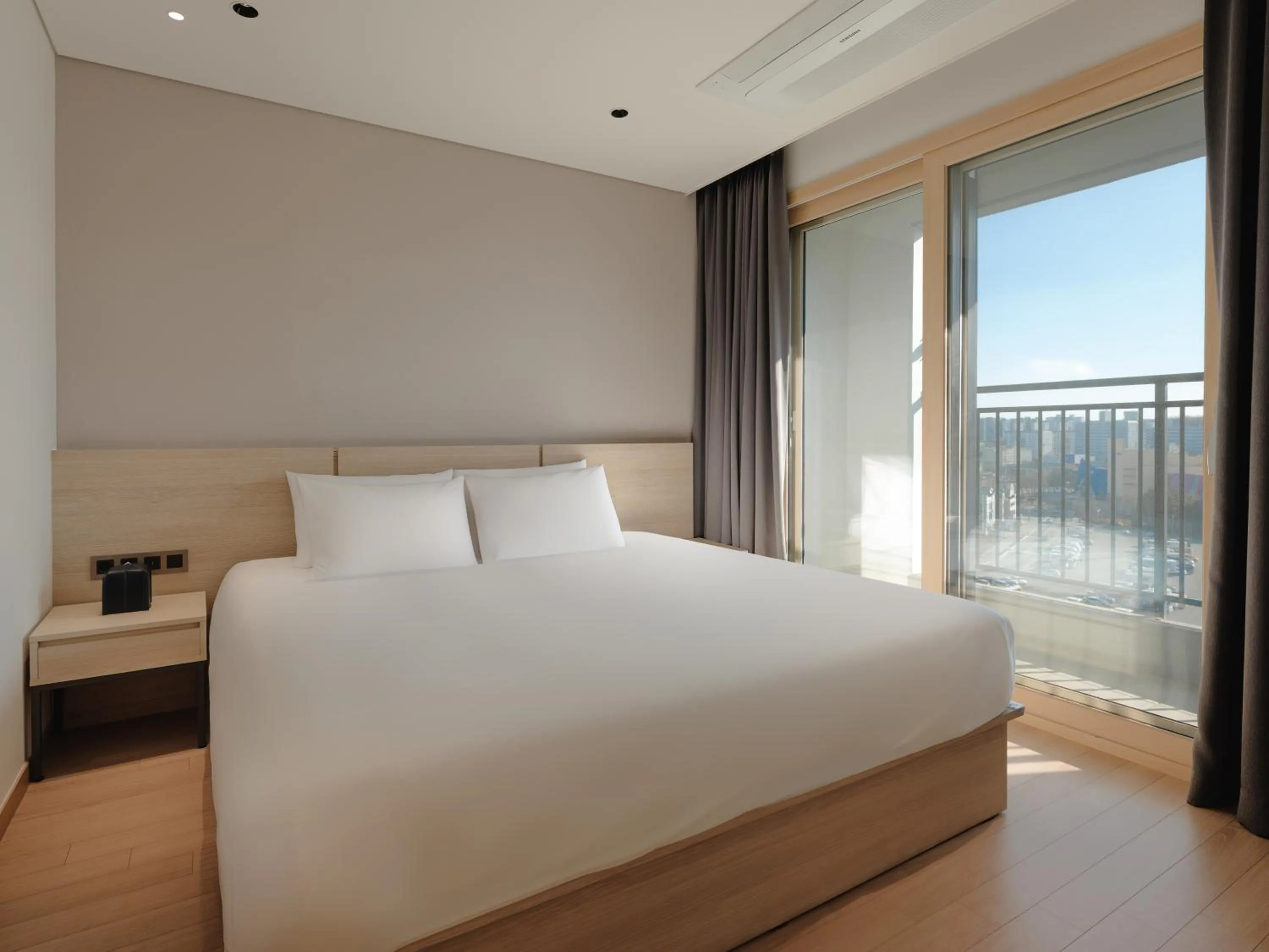 Bed in Le Collective Sokcho Central