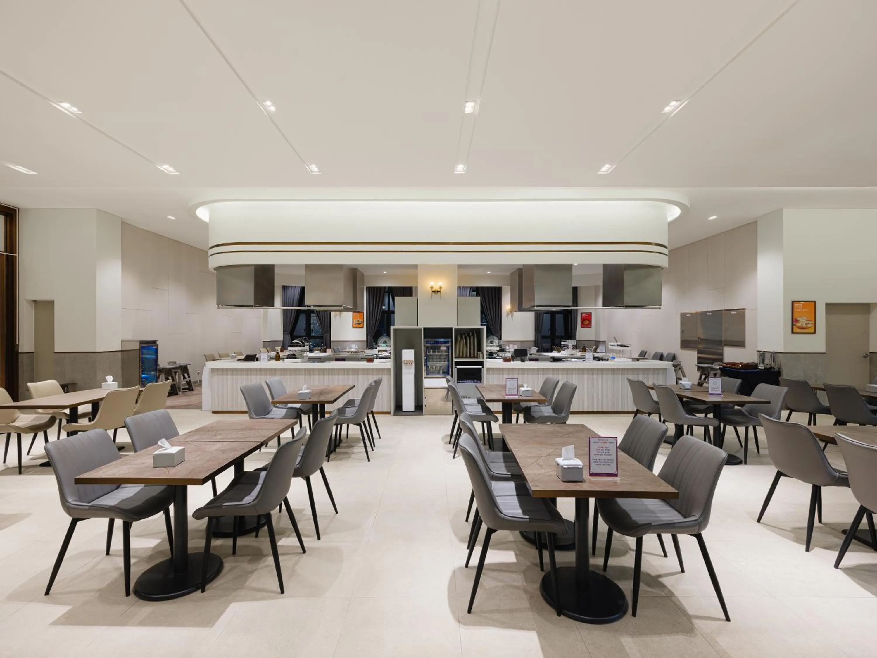 Buffet breakfast in Le Collective Sokcho Central