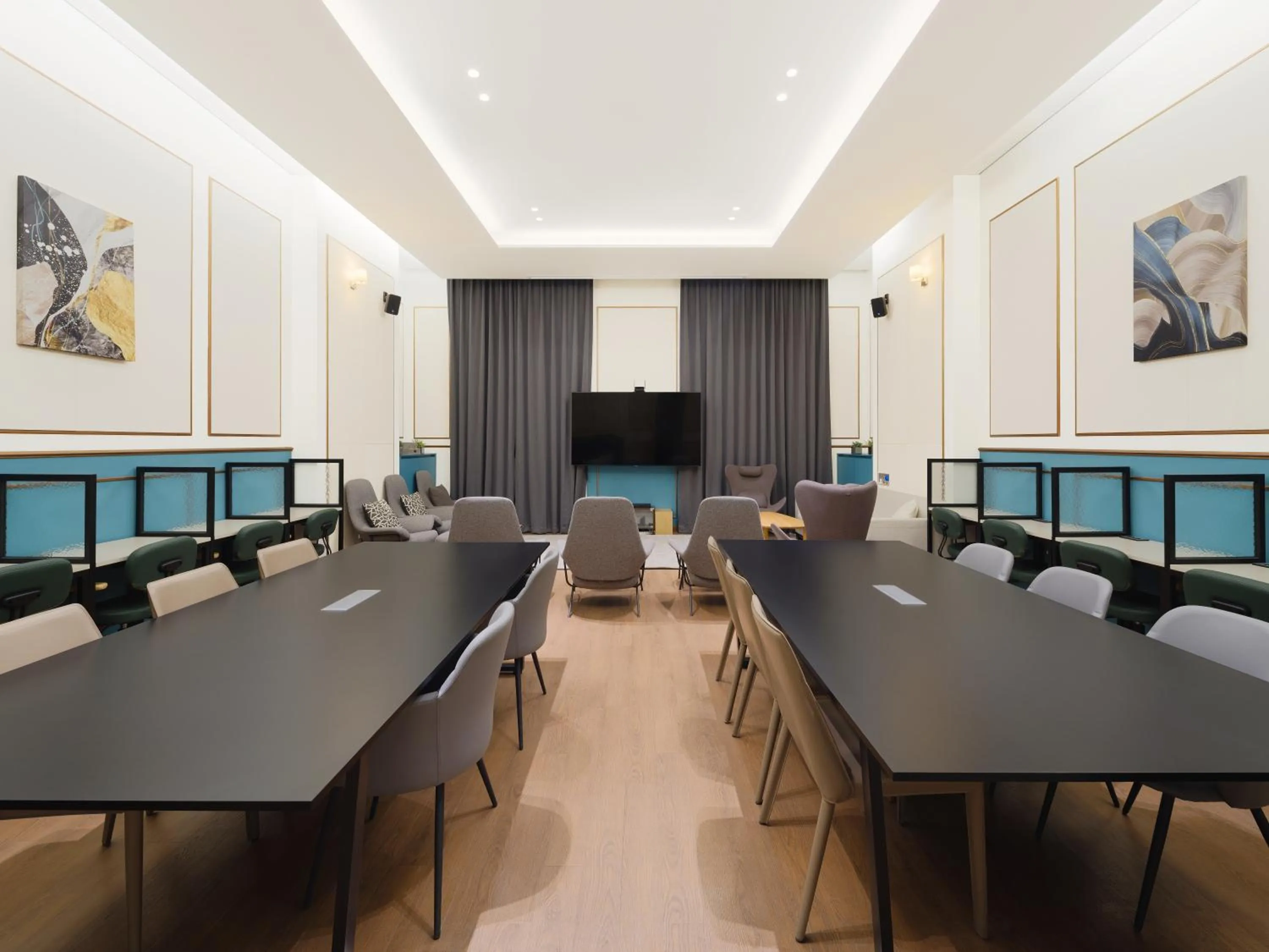 TV and multimedia in Le Collective Sokcho Central