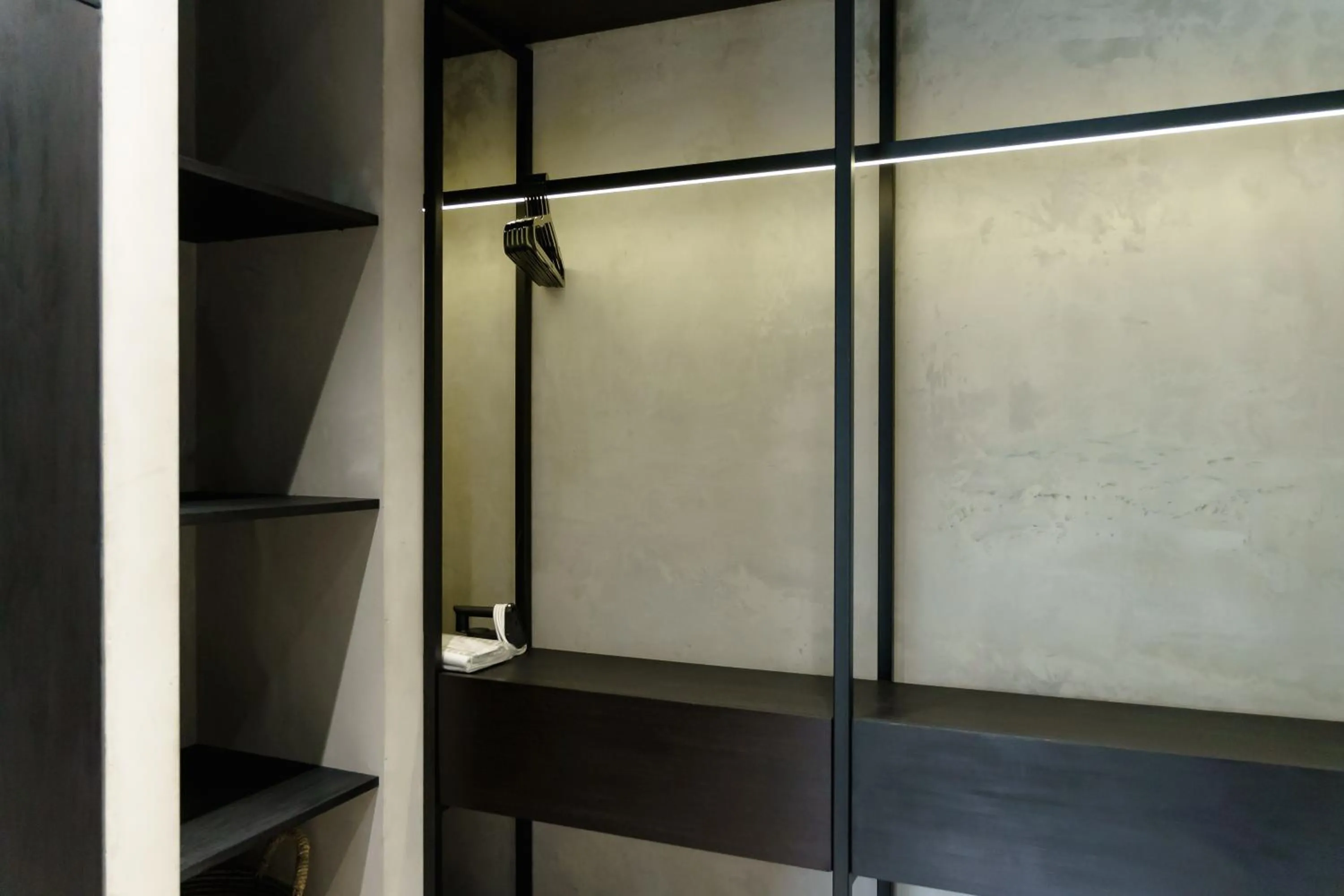 wardrobe in Predmet Babakan Canggu Bali