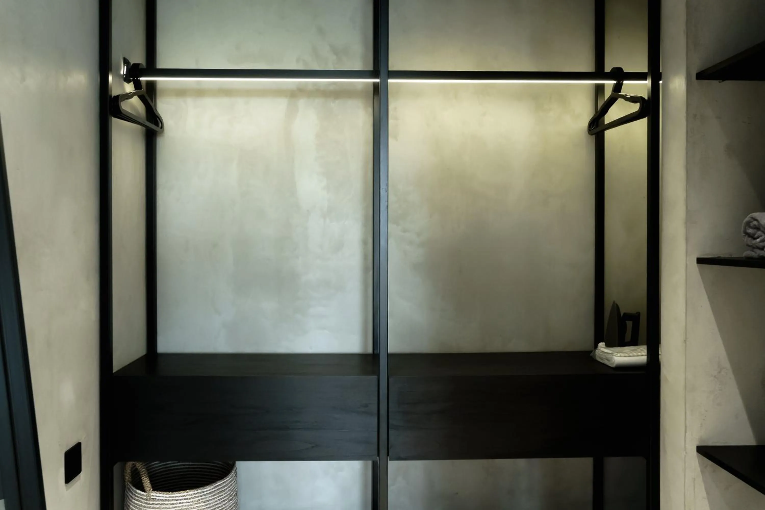 wardrobe in Predmet Babakan Canggu Bali