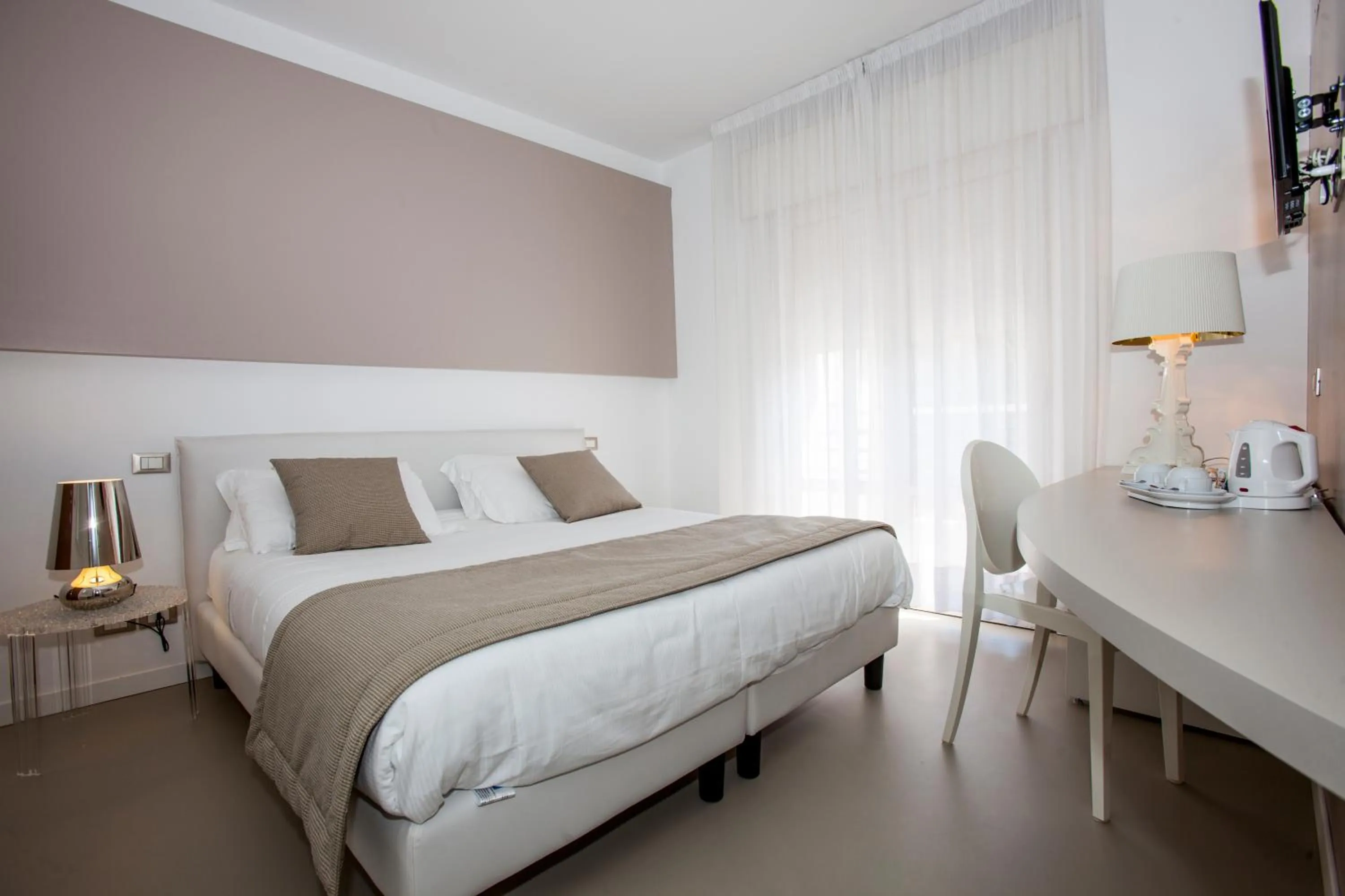 TV and multimedia, Bed in Hotel Arizona