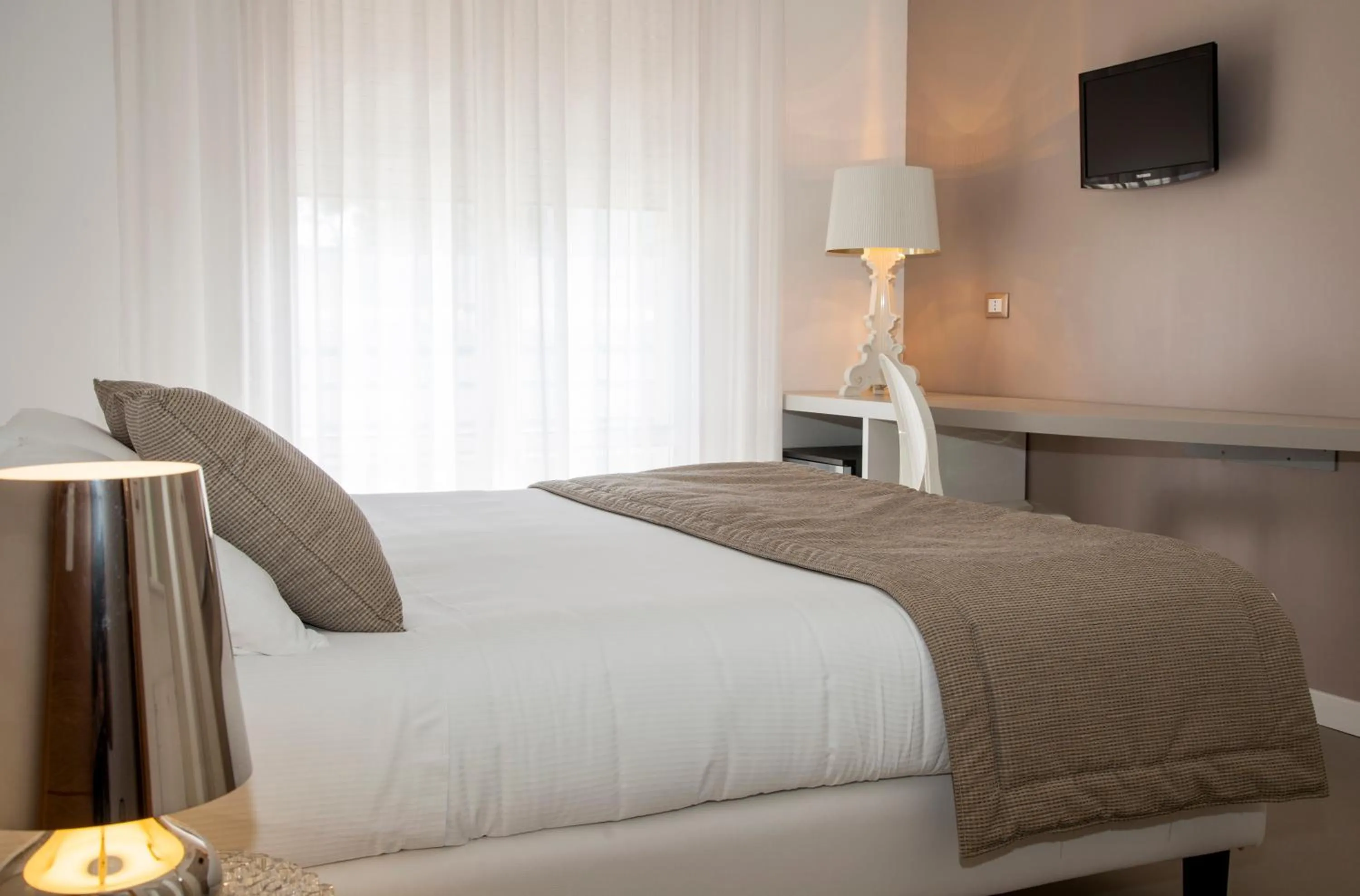 TV and multimedia, Bed in Hotel Arizona