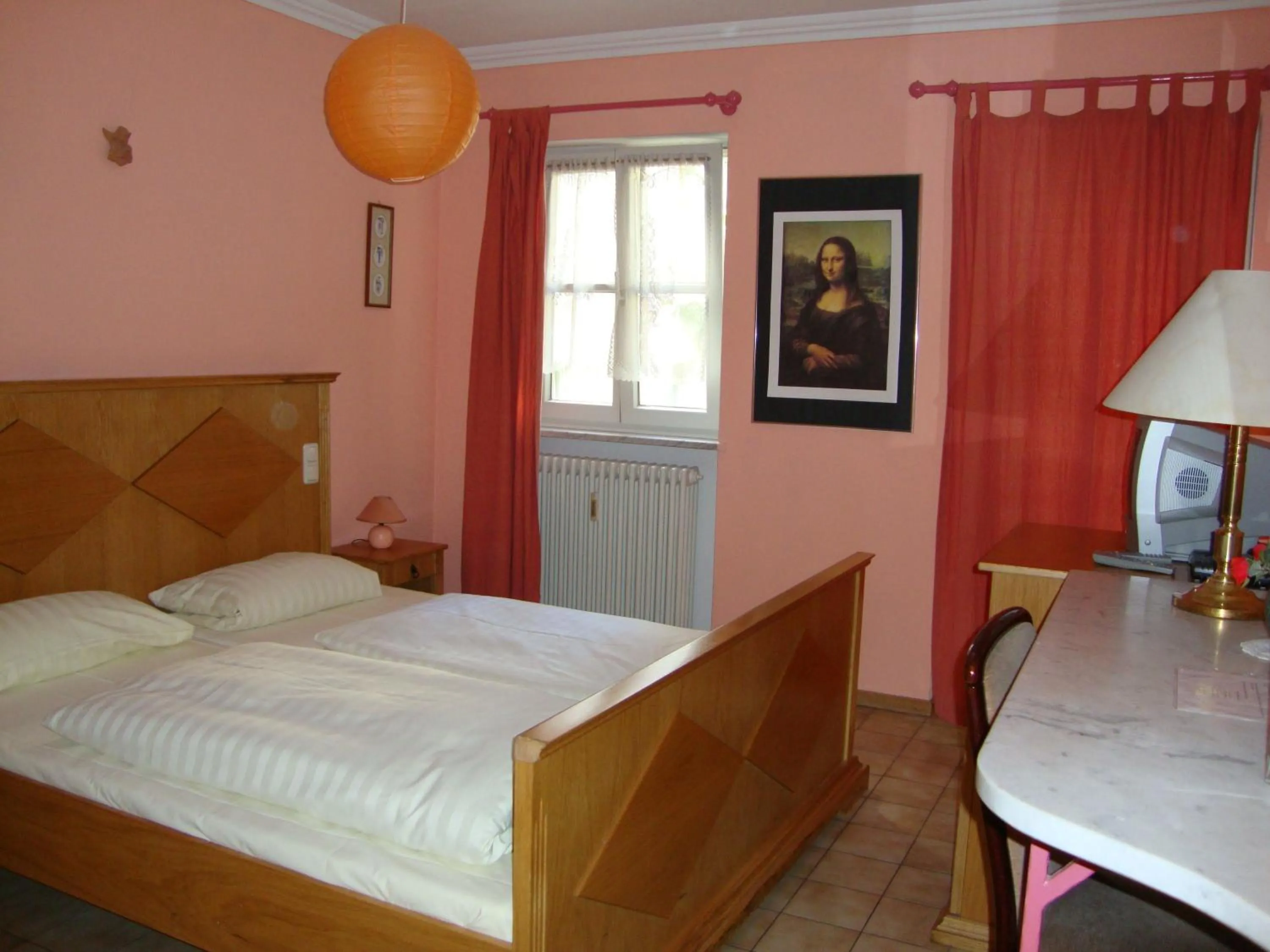 Photo of the whole room, Bed in Pension Mona Lisa