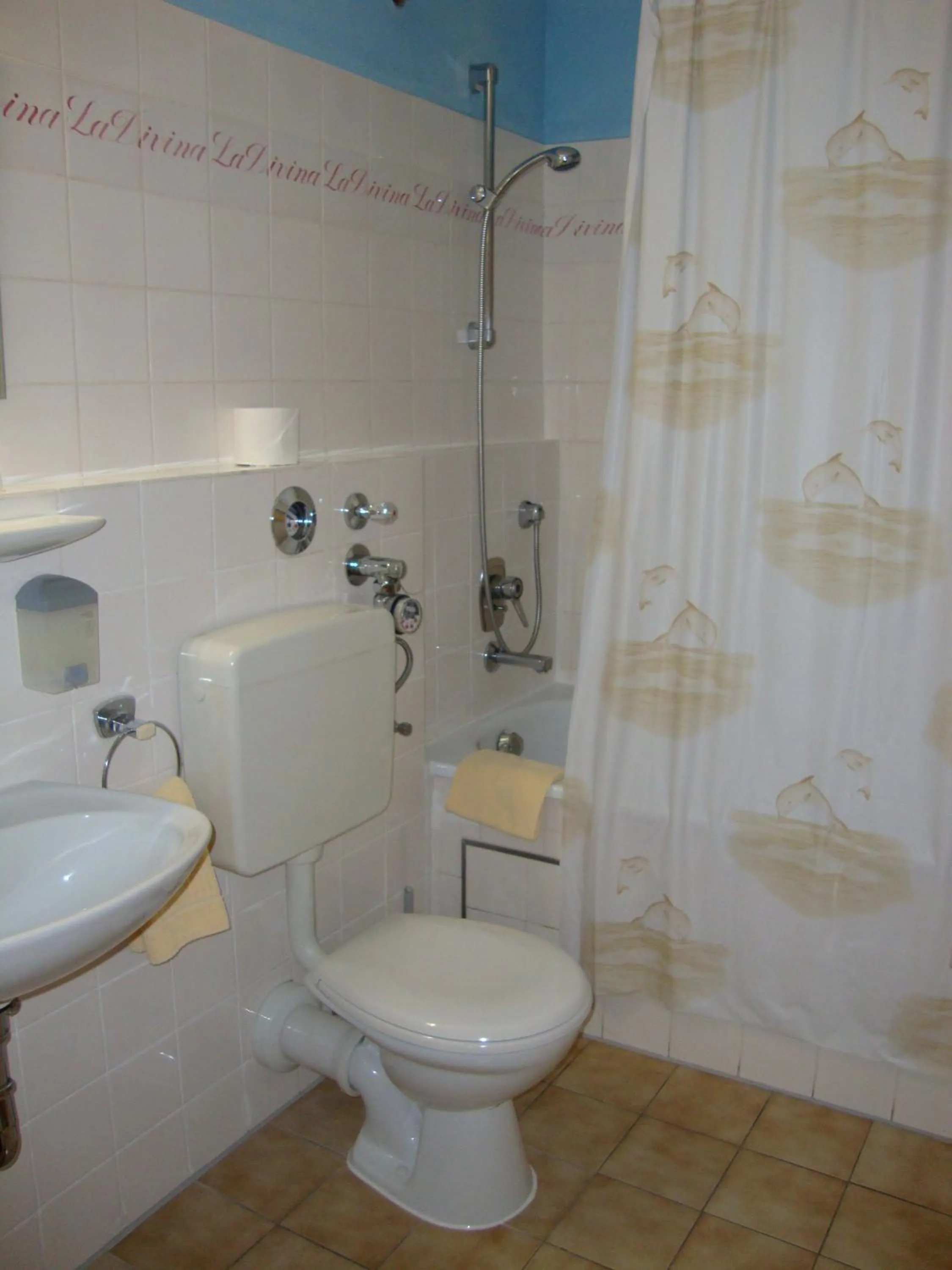 Bathroom in Pension Mona Lisa