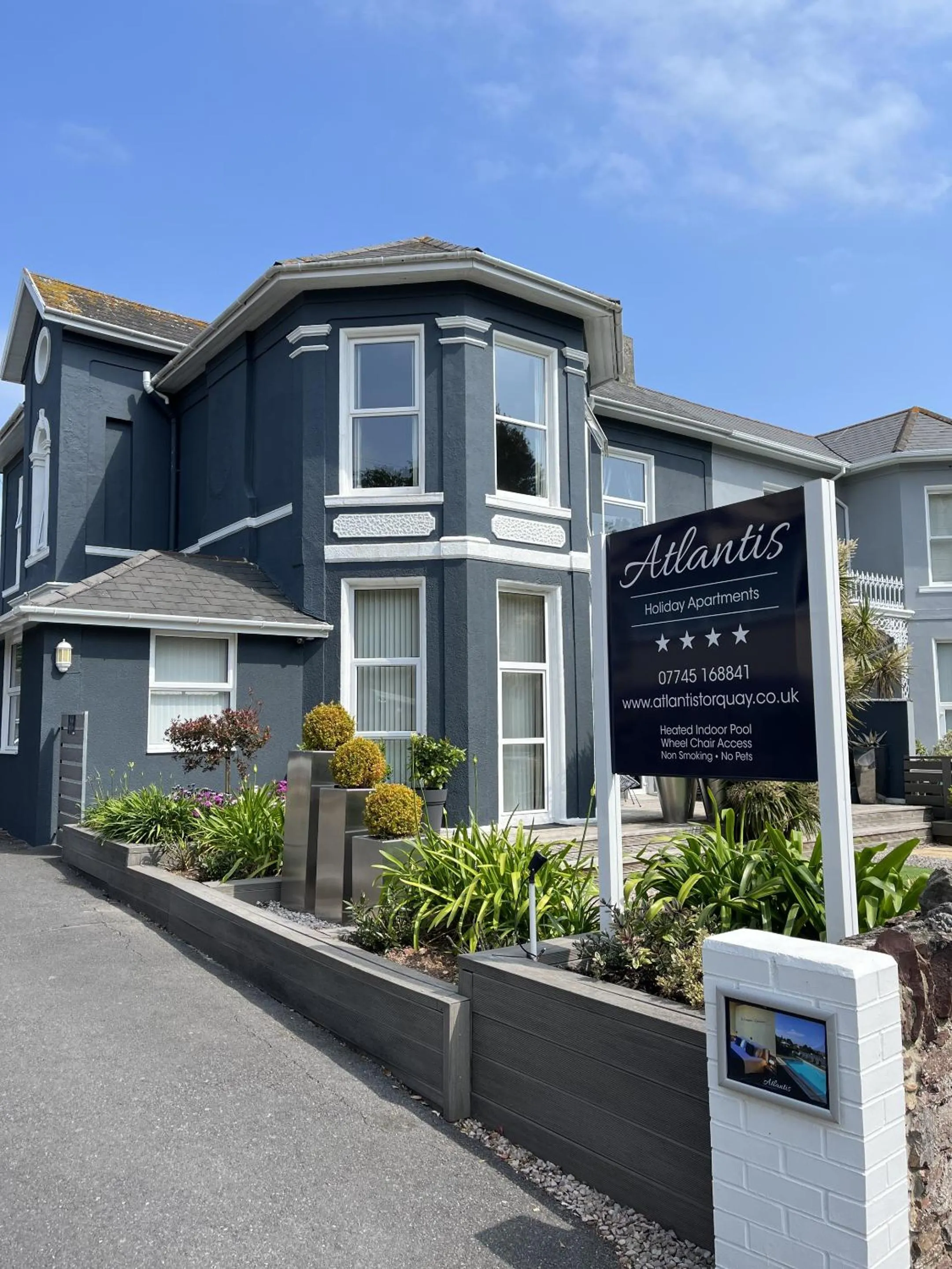 Facade/entrance in Atlantis Holiday Apartments