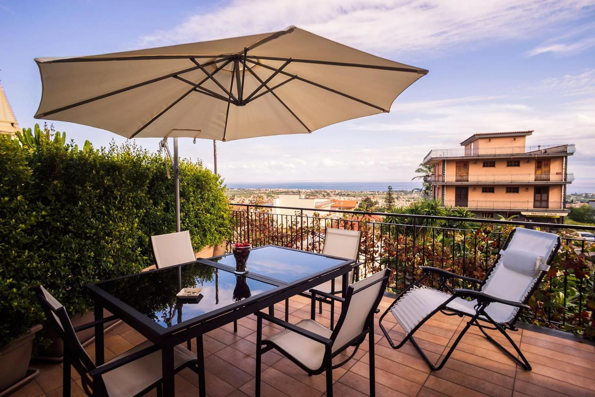 House Etna View