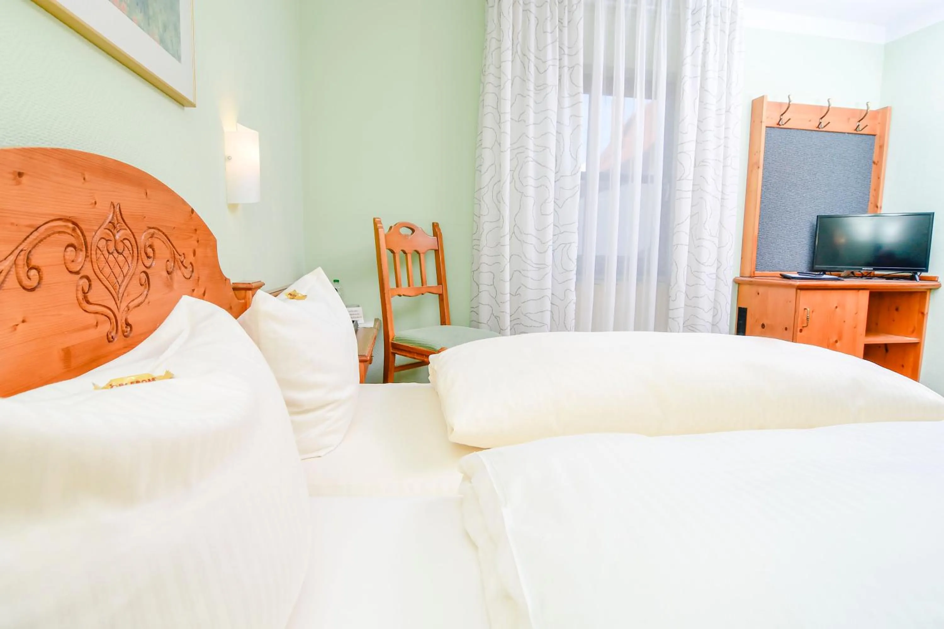 Photo of the whole room, Bed in Gästehaus Engelgasse Herzogenaurach