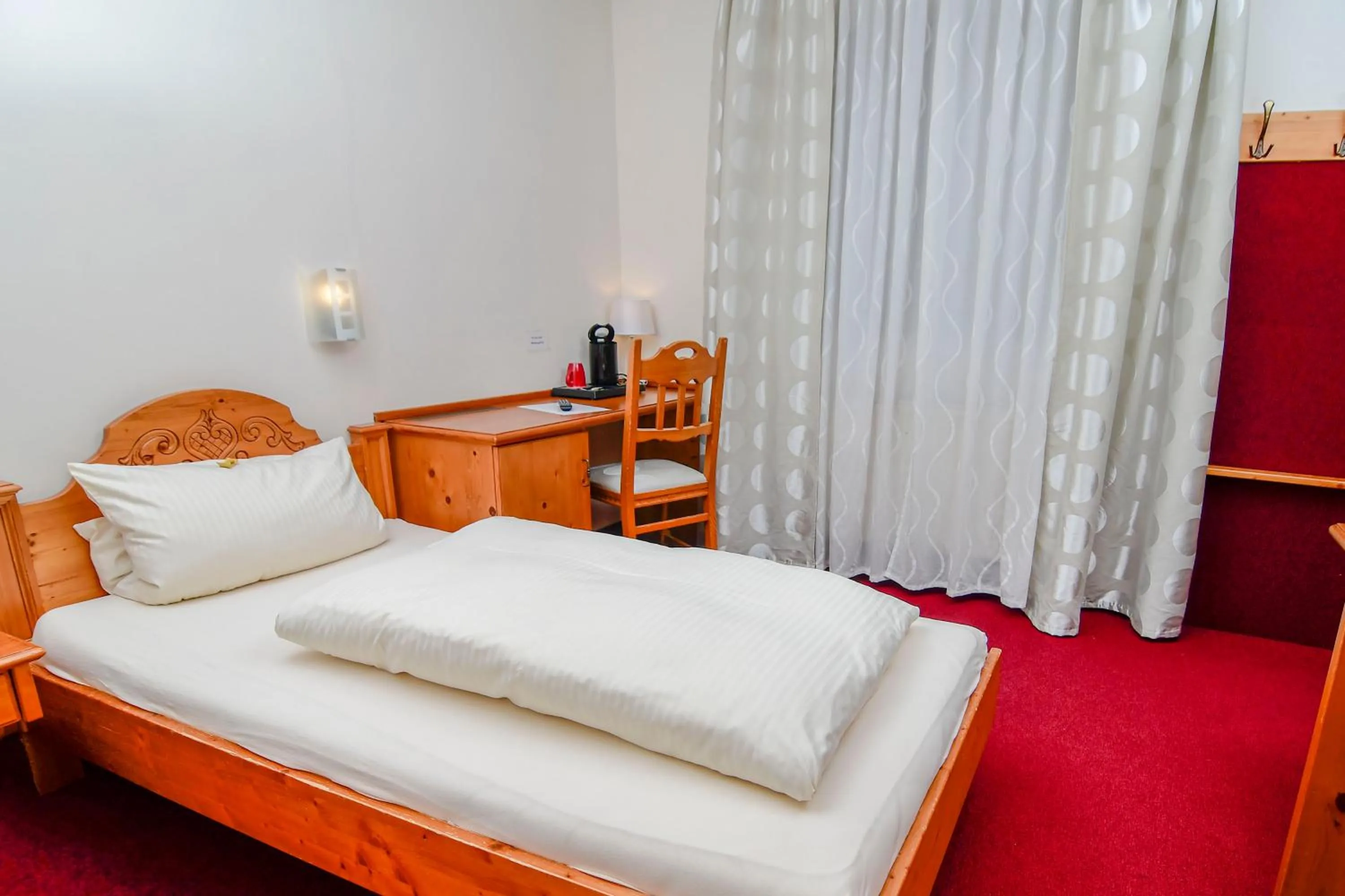 Photo of the whole room, Bed in Gästehaus Engelgasse Herzogenaurach