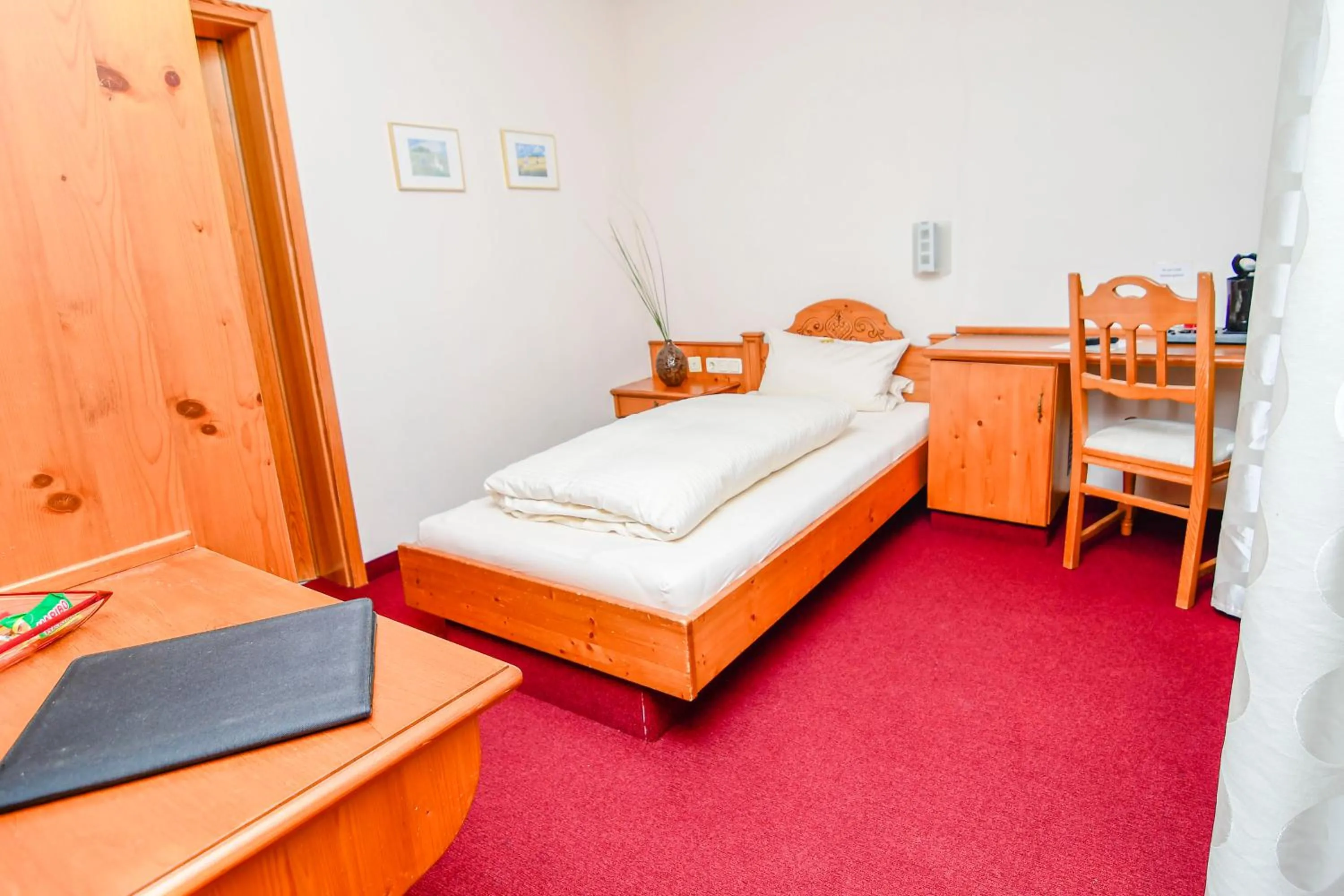 Photo of the whole room, Bed in Gästehaus Engelgasse Herzogenaurach