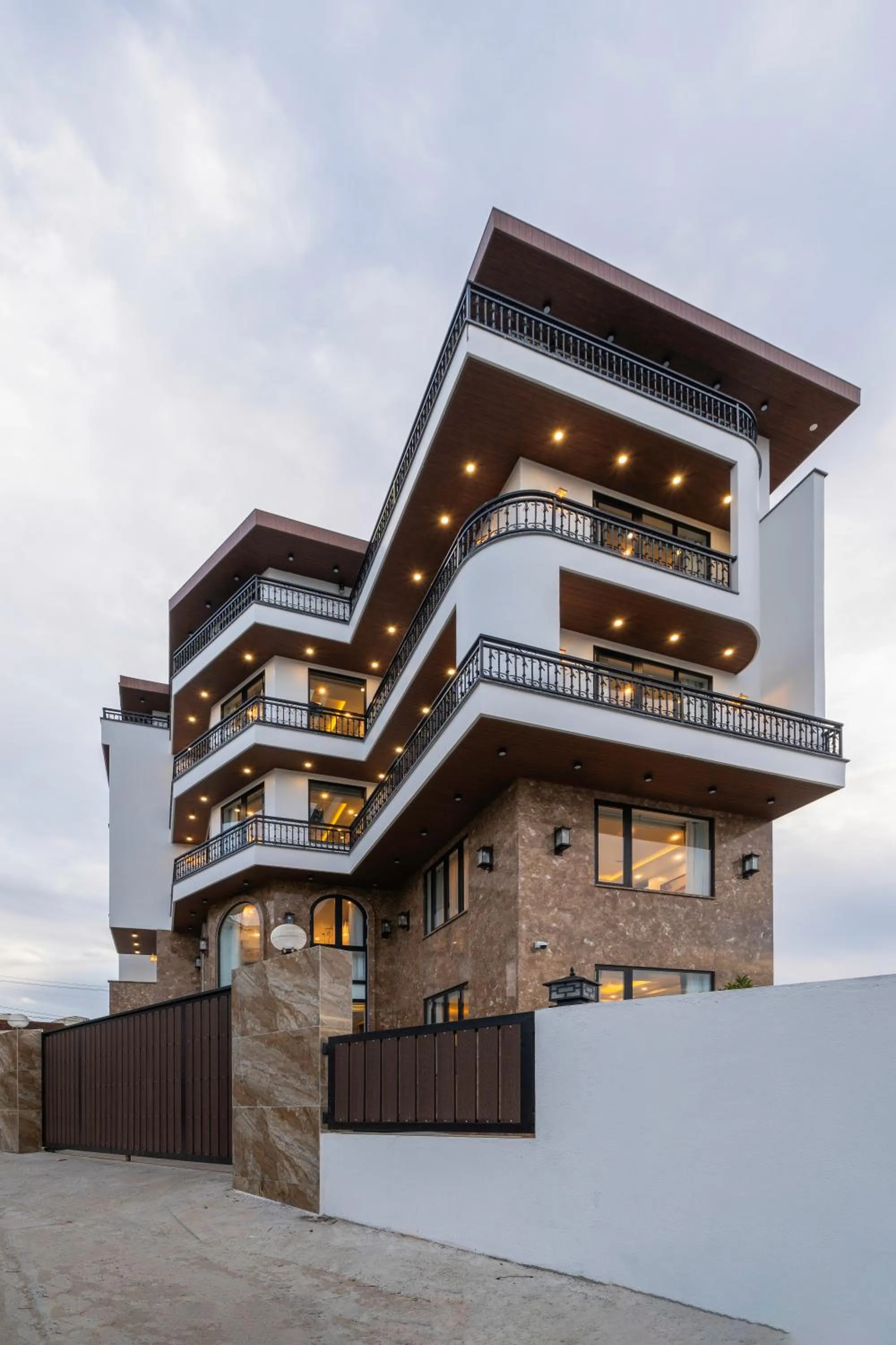 Property building in Anteaus Hotel Đà Lạt