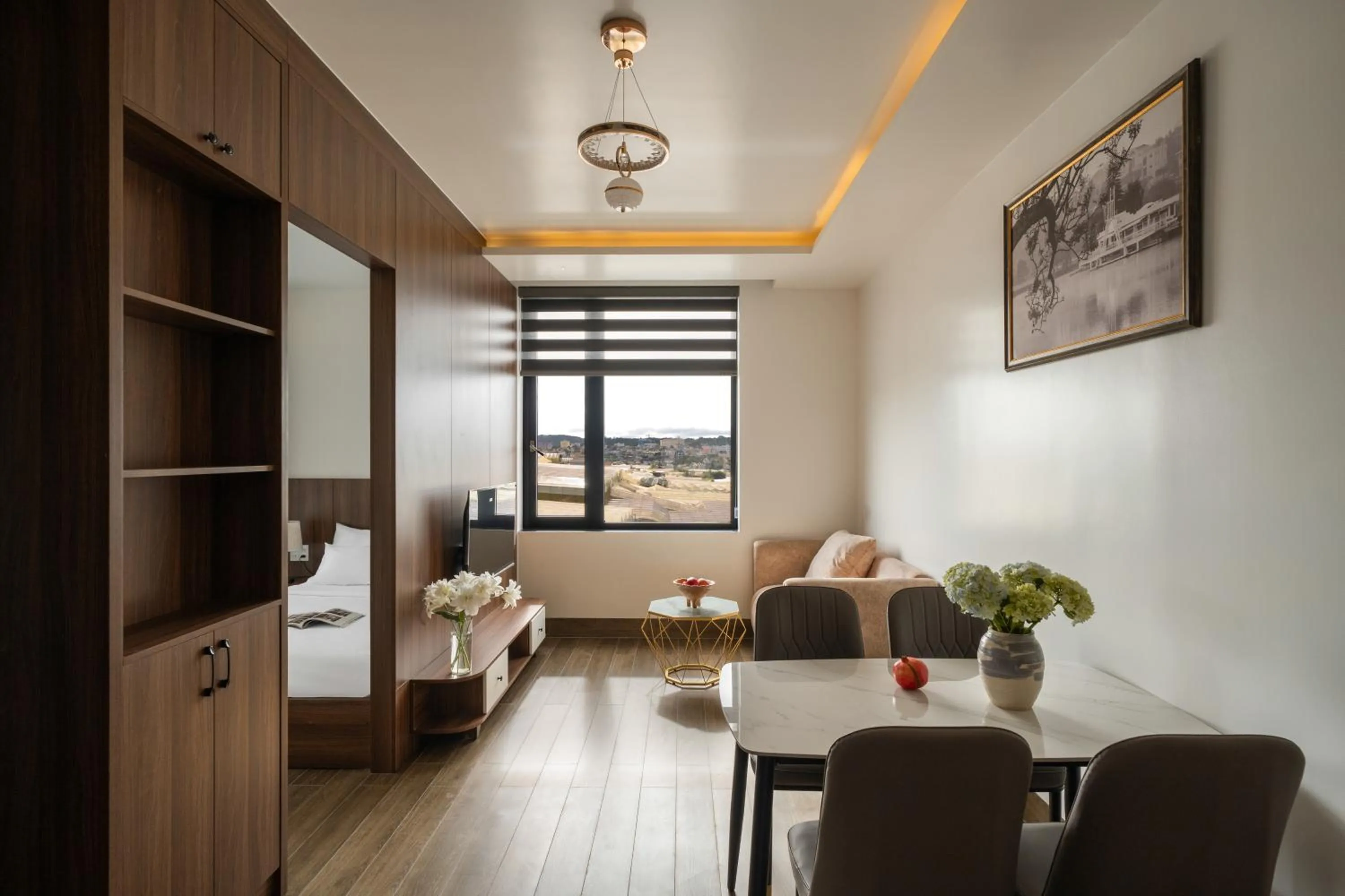 TV and multimedia in Anteaus Hotel Đà Lạt