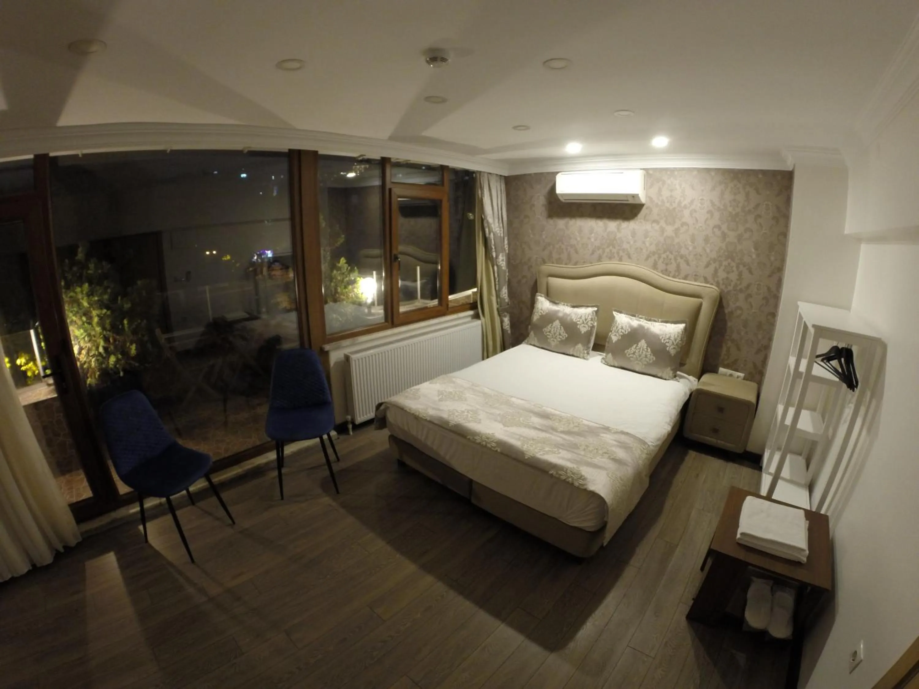 Night, Bed in Meydan Suites