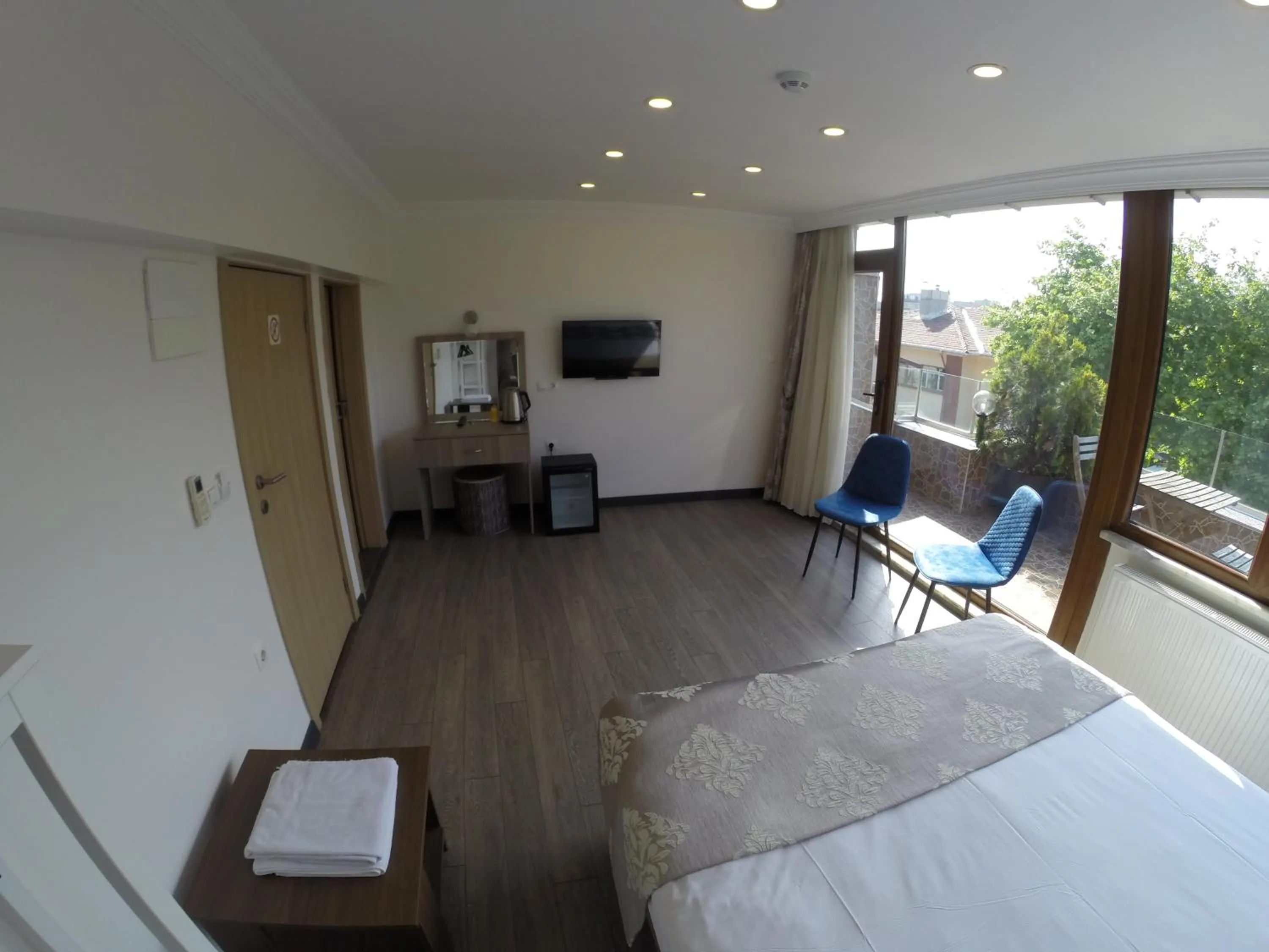 TV and multimedia, Bed in Meydan Suites