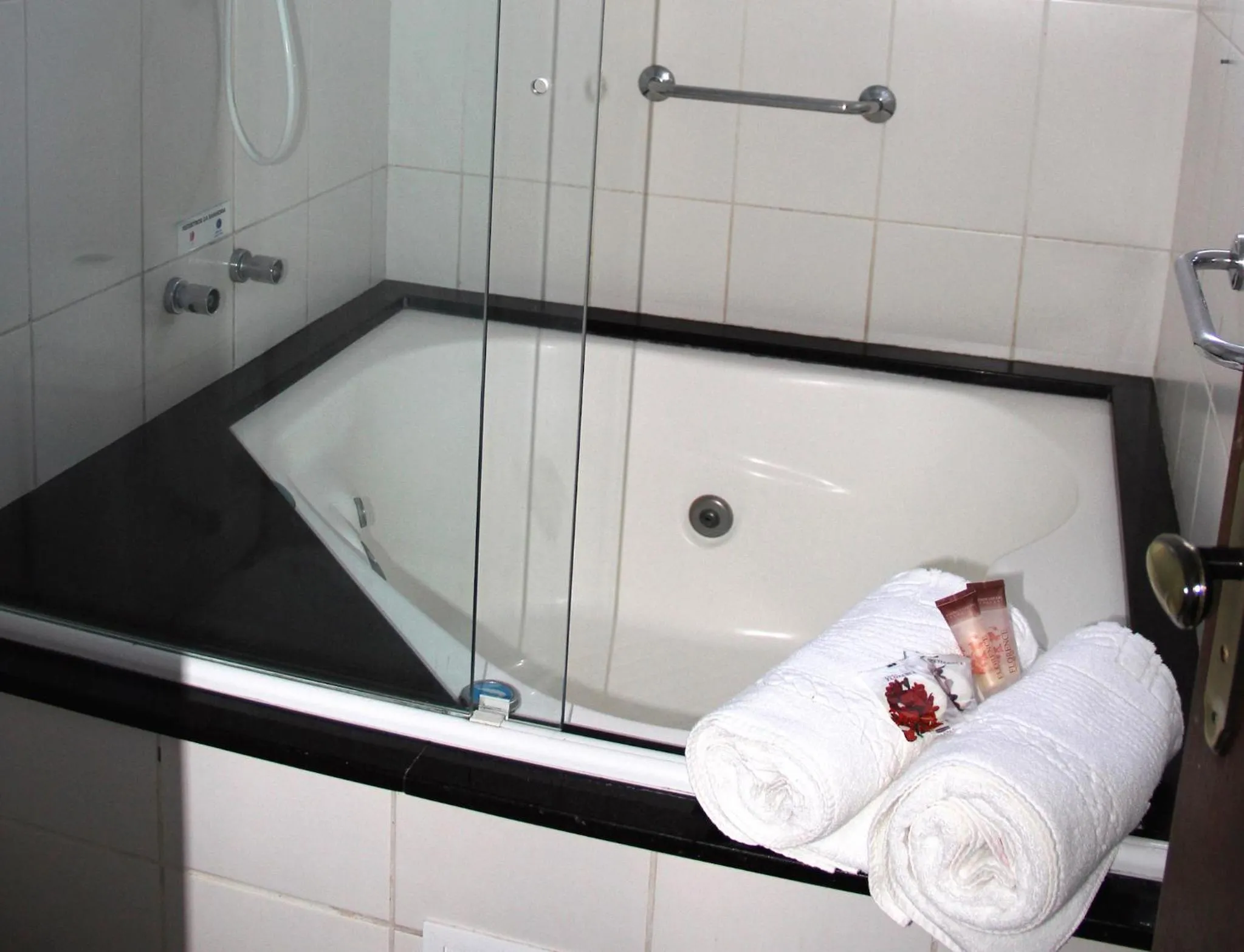 Hot Tub, Bed in Bellapraia Apart Hotel