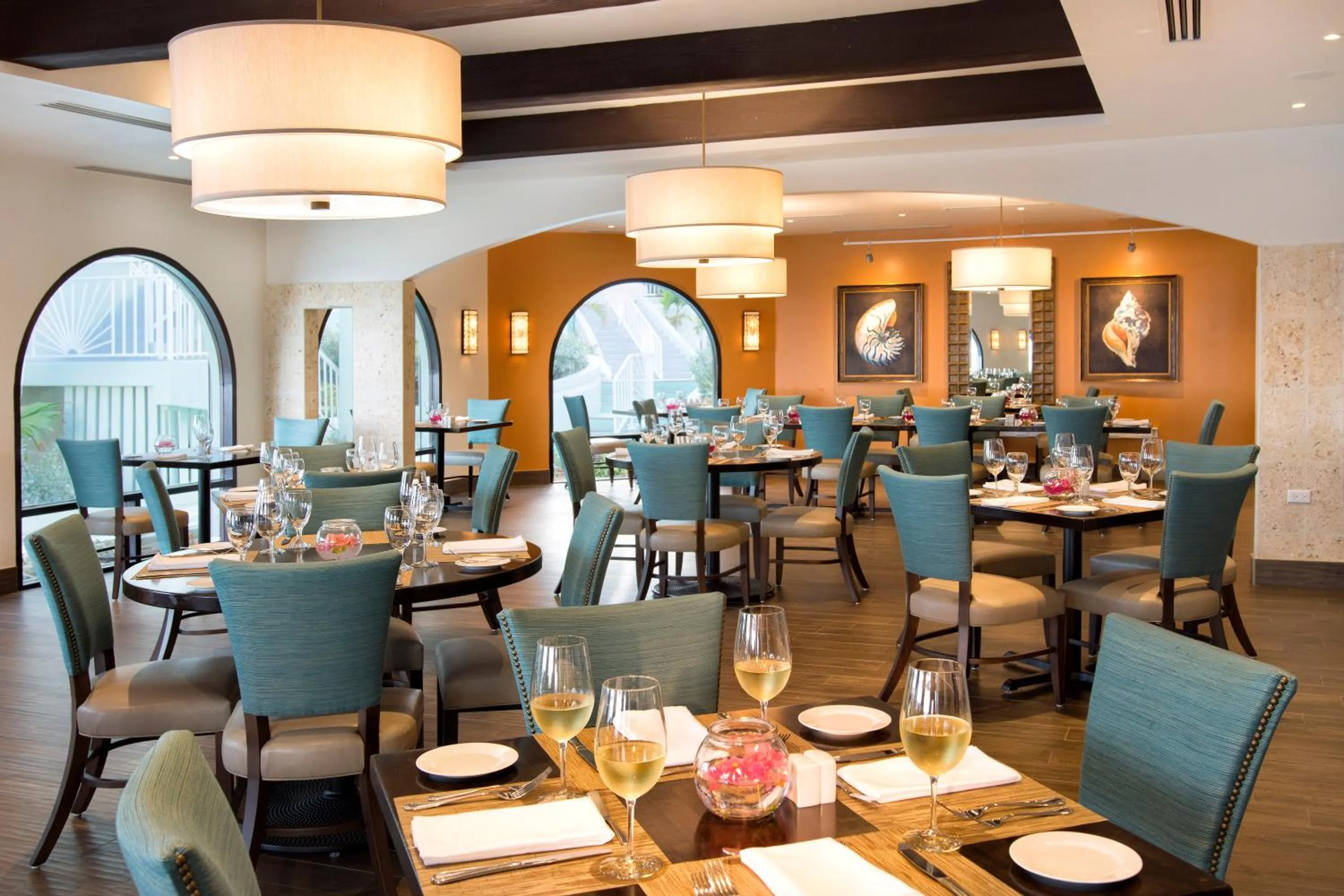 Restaurant/places to eat in Oyster Bay Beach Resort