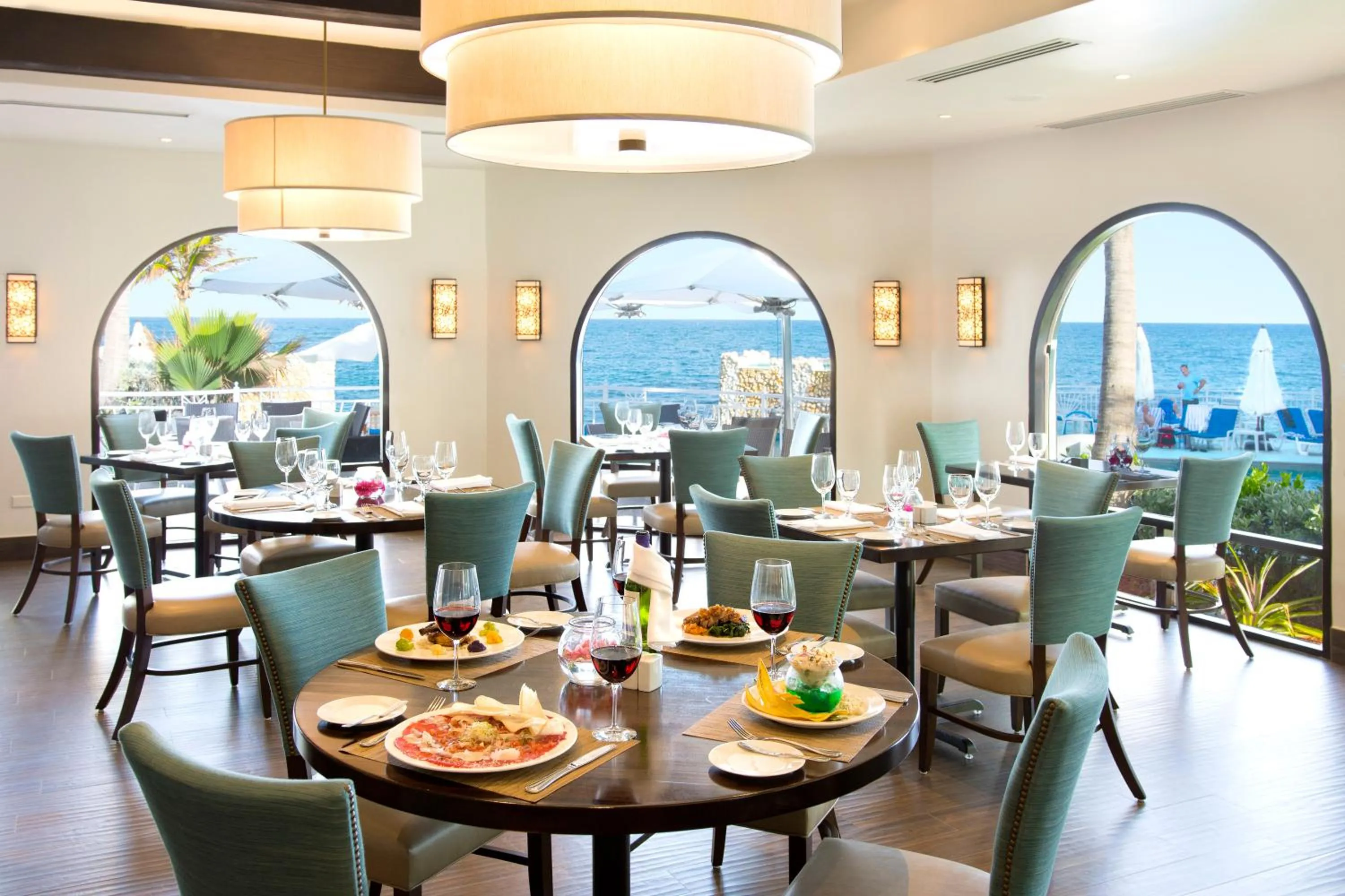 Restaurant/places to eat in Oyster Bay Beach Resort