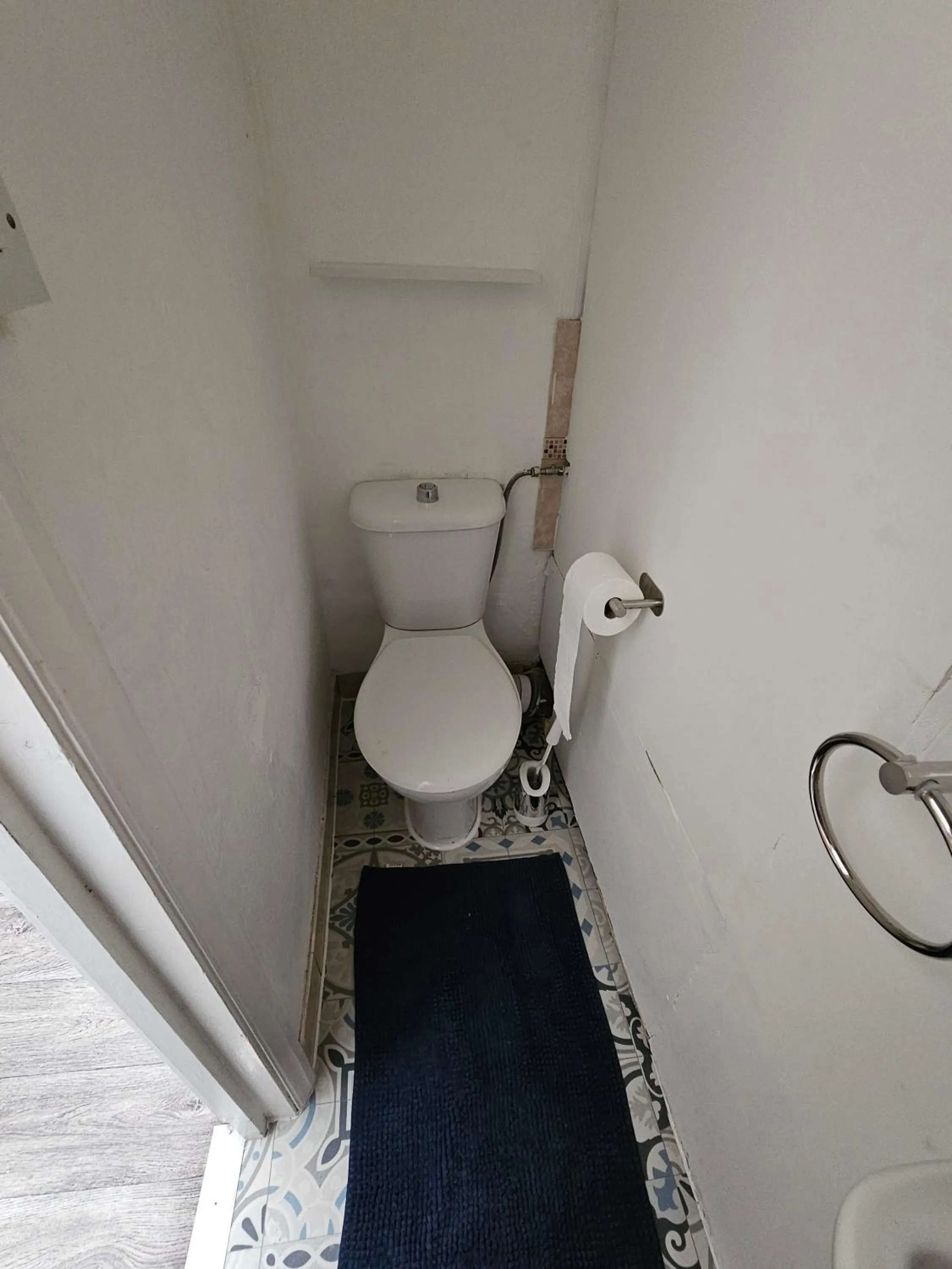Toilet in City Centre Studio - Easy Transport Links