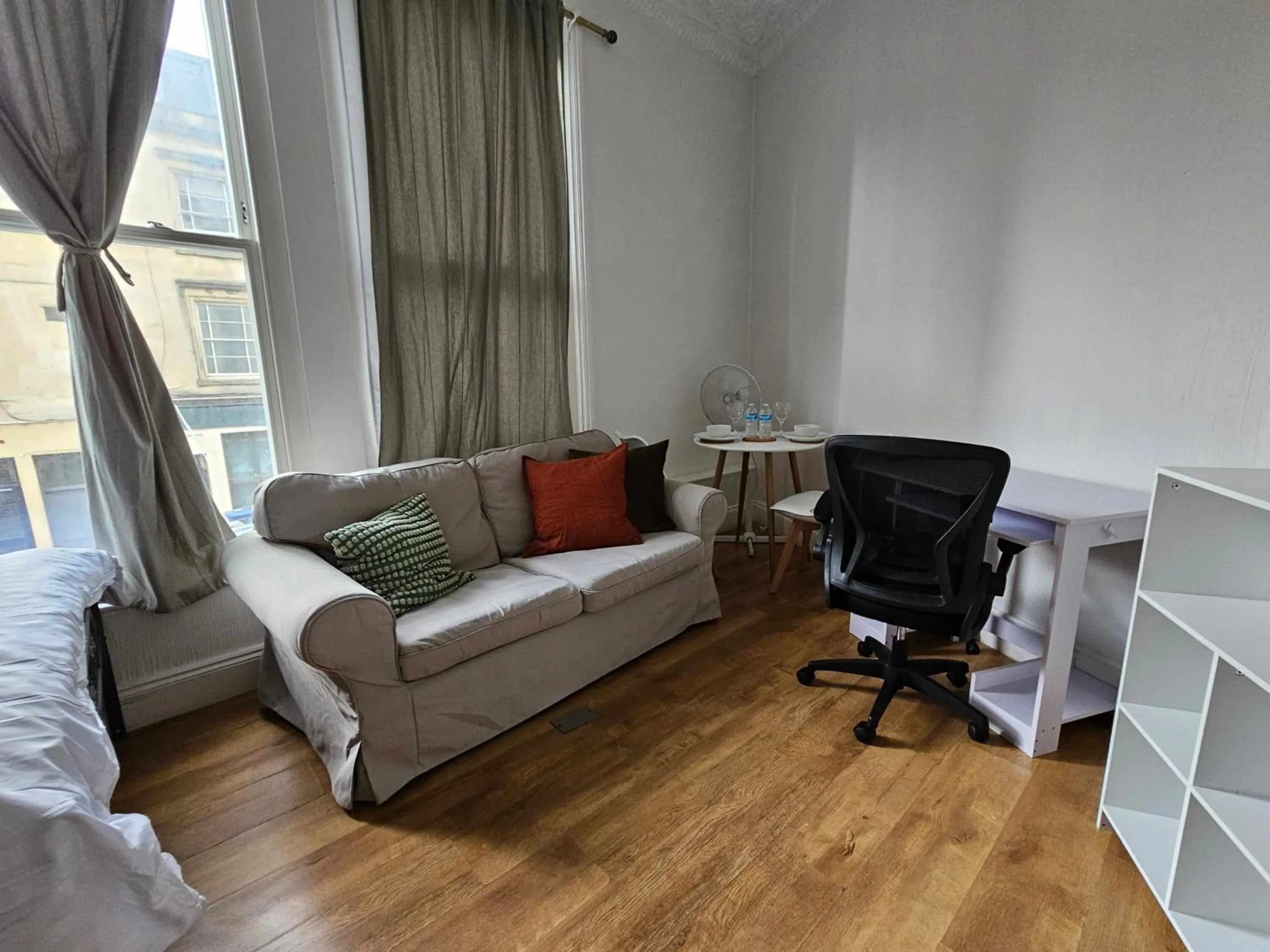 Living room in City Centre Studio - Easy Transport Links