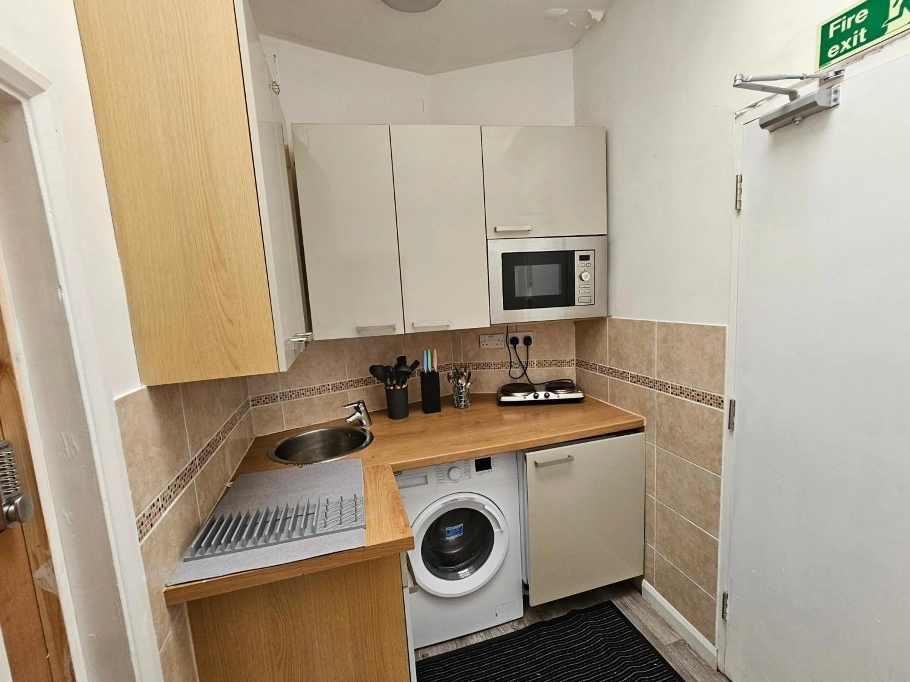 Kitchen or kitchenette in City Centre Studio - Easy Transport Links