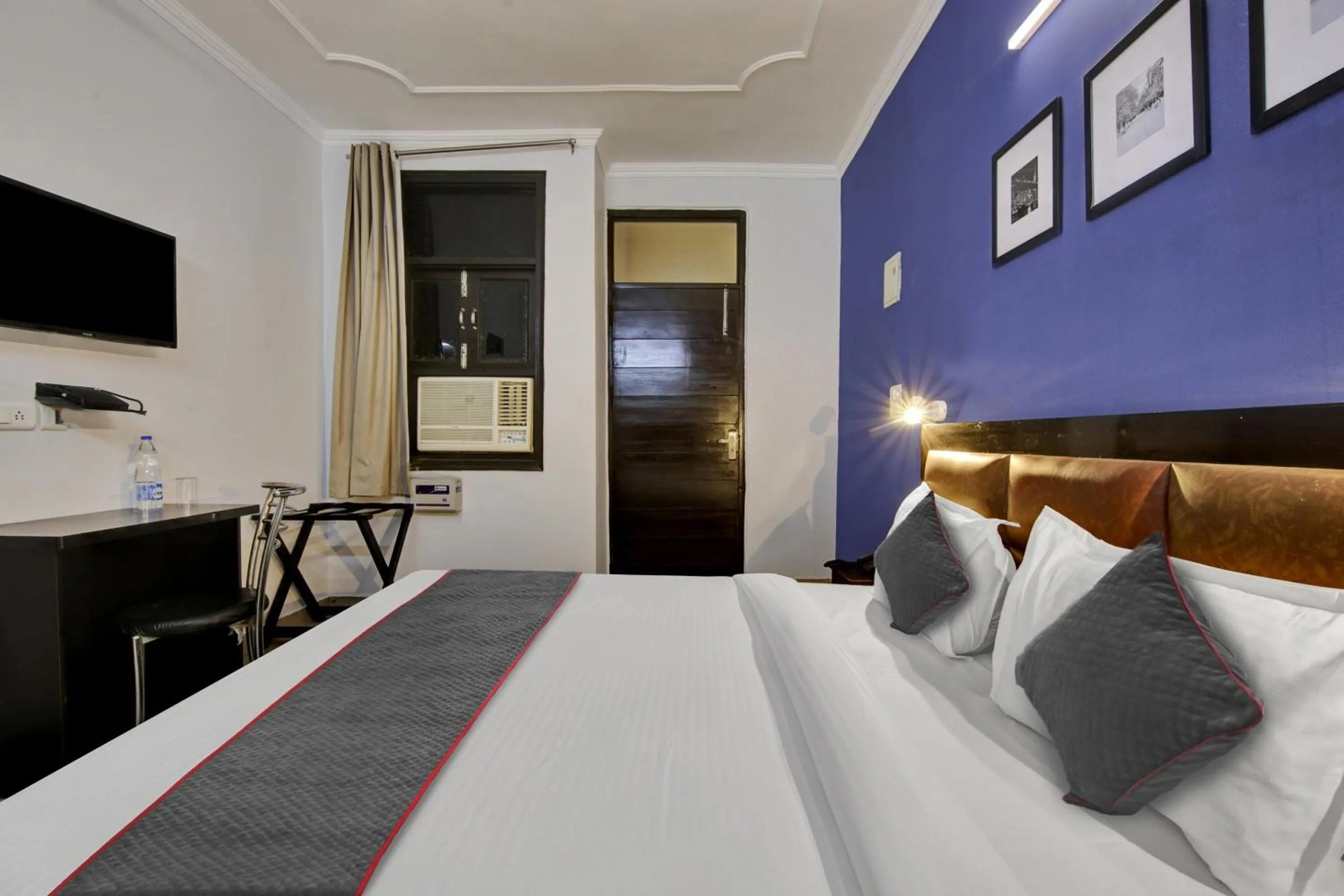 Super Townhouse Saket Residency Near Saket Metro