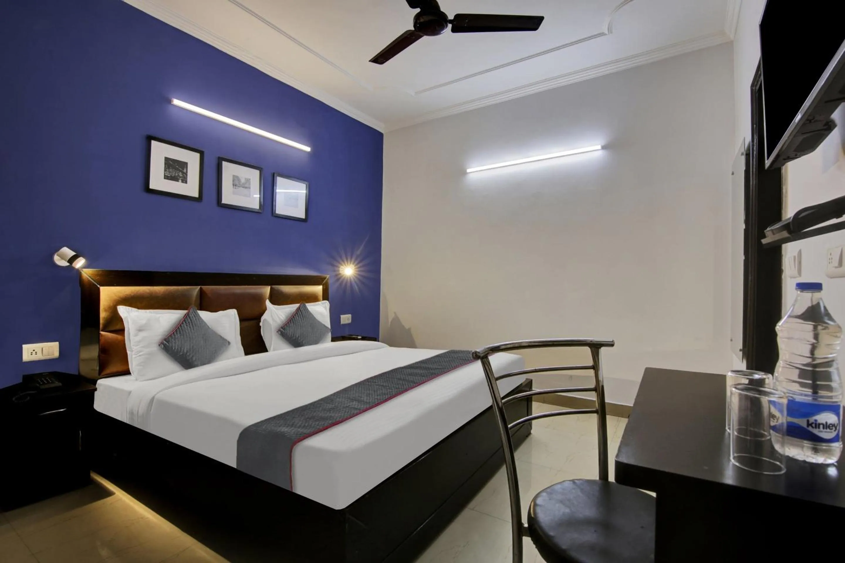 Super Townhouse Saket Residency Near Saket Metro
