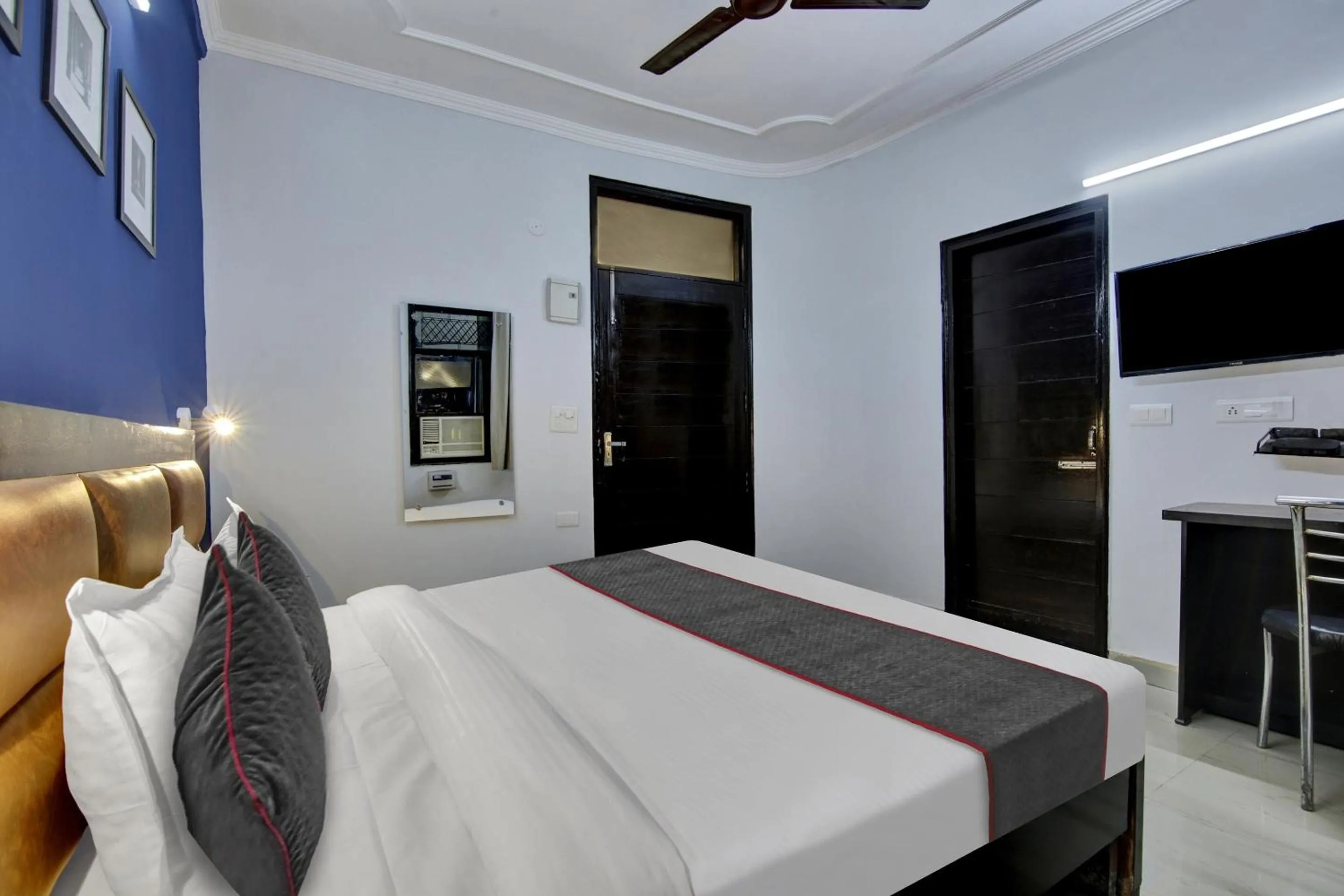 Super Townhouse Saket Residency Near Saket Metro
