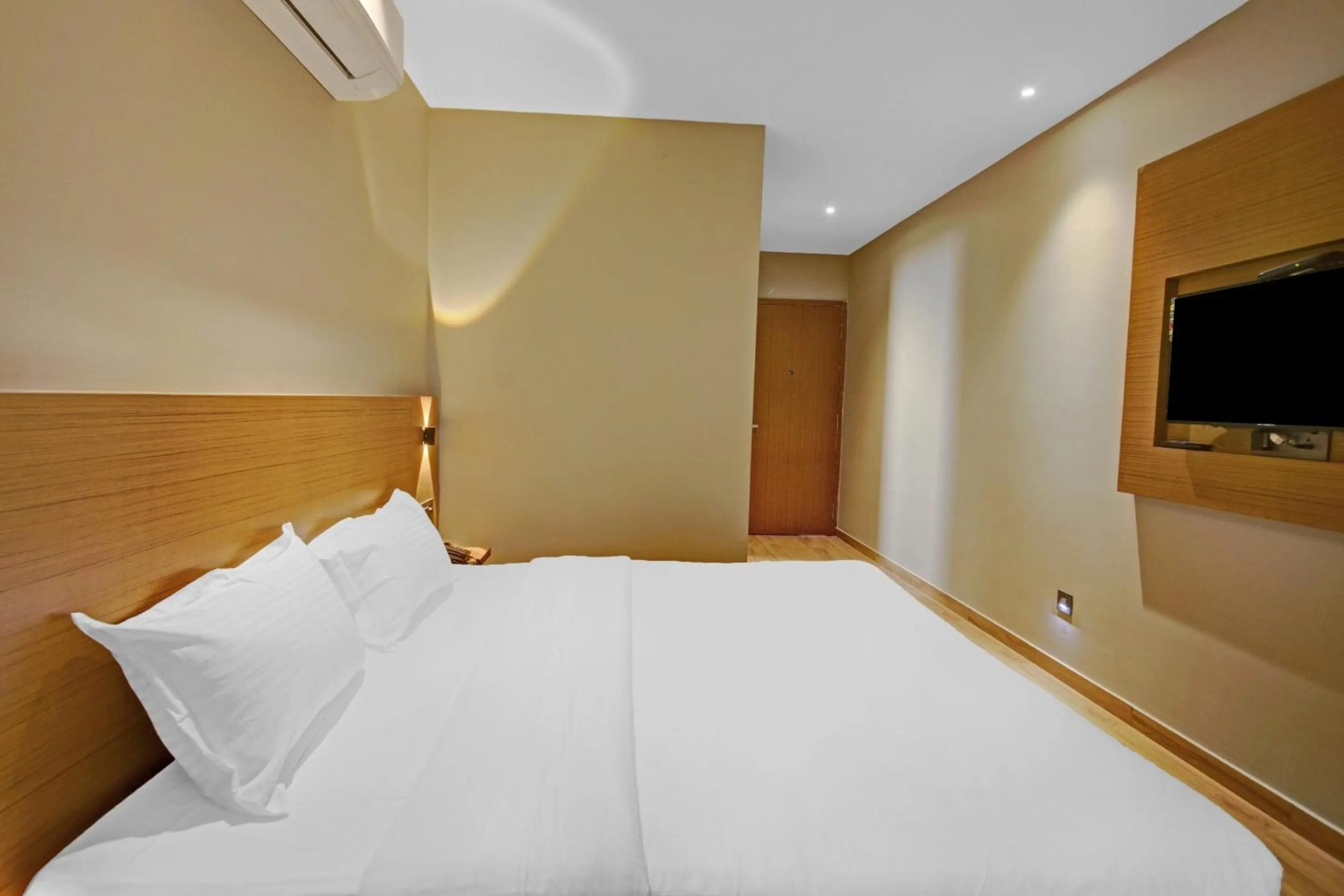 Bedroom, Bed in Capital O Penthouse