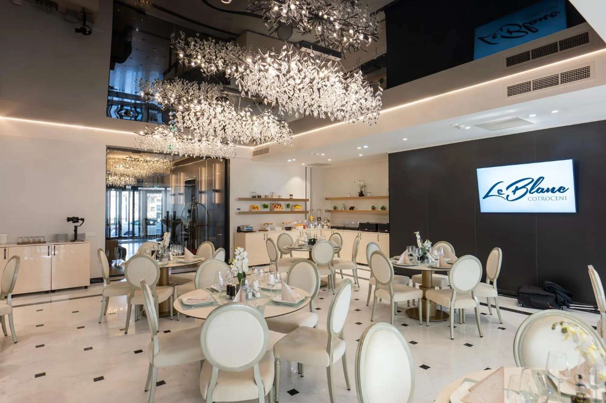 Restaurant/places to eat in Le Blanc Cotroceni Hotel