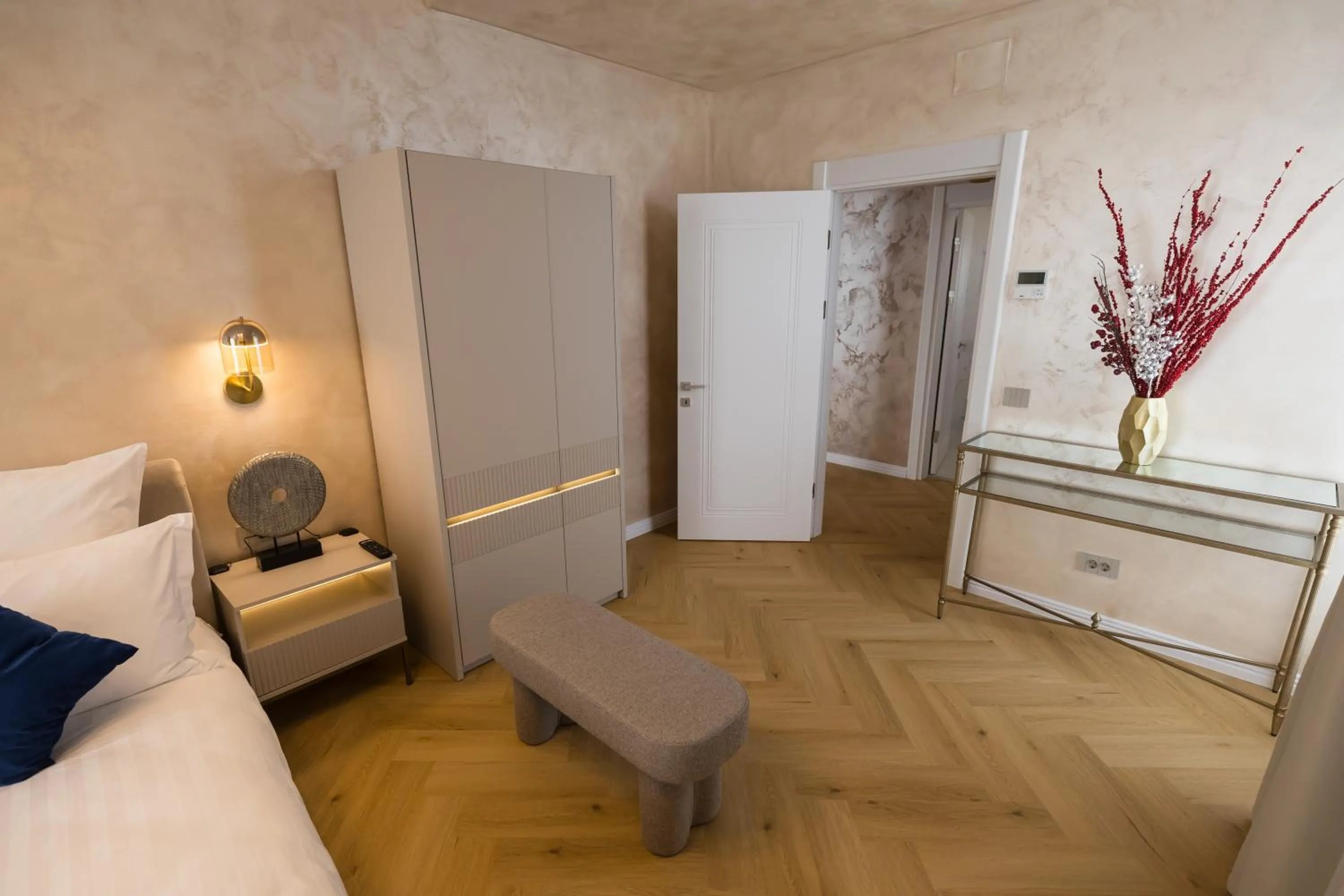 Photo of the whole room, Bed in Le Blanc Cotroceni Hotel