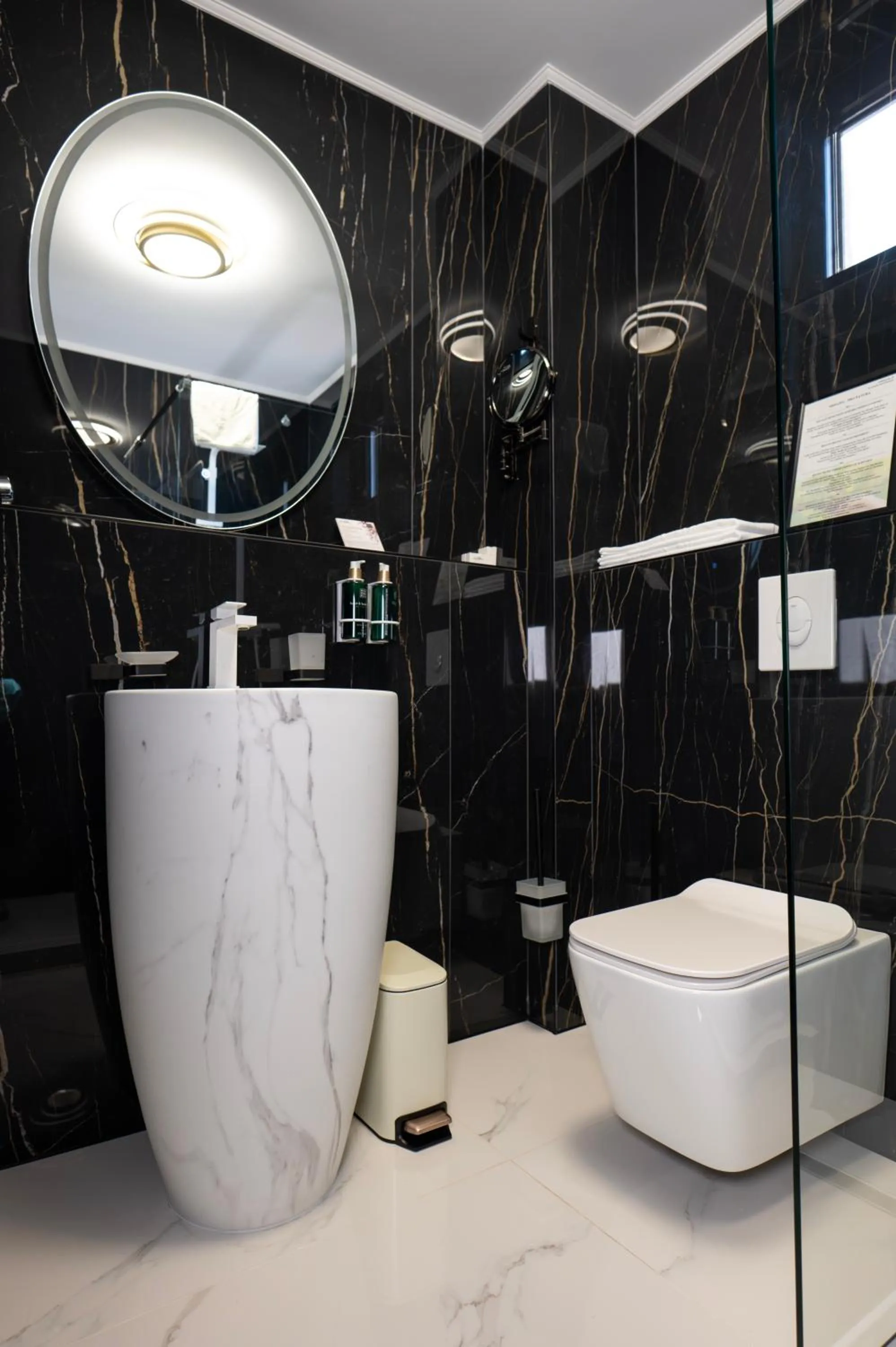 Bed in Le Blanc Cotroceni Hotel