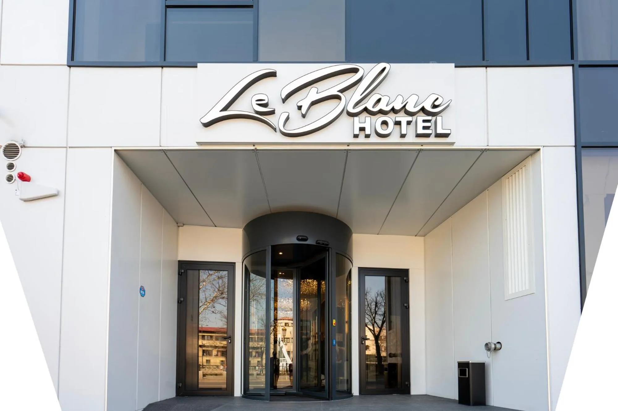 Facade/entrance in Le Blanc Cotroceni Hotel