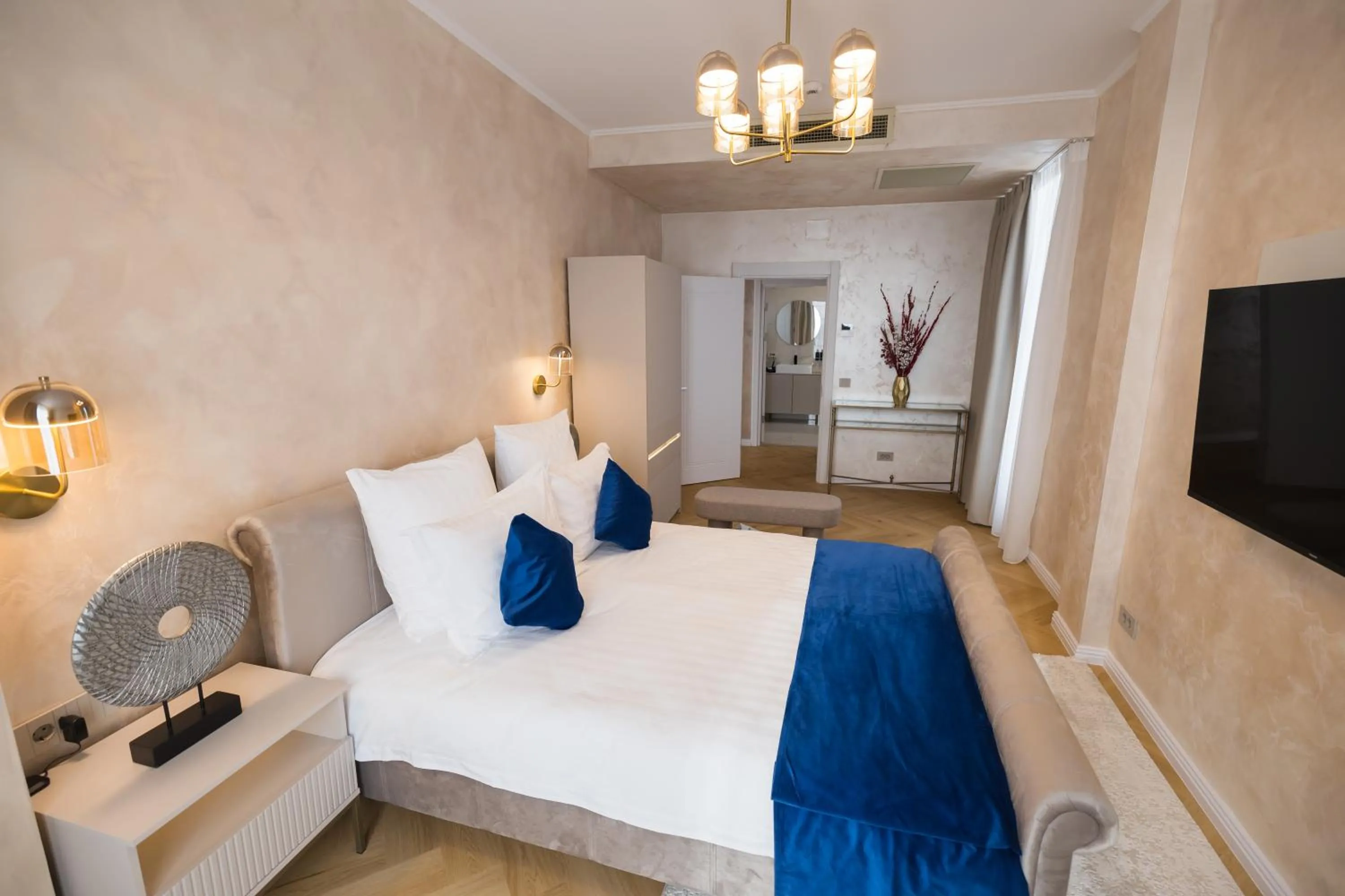 TV and multimedia, Bed in Le Blanc Cotroceni Hotel