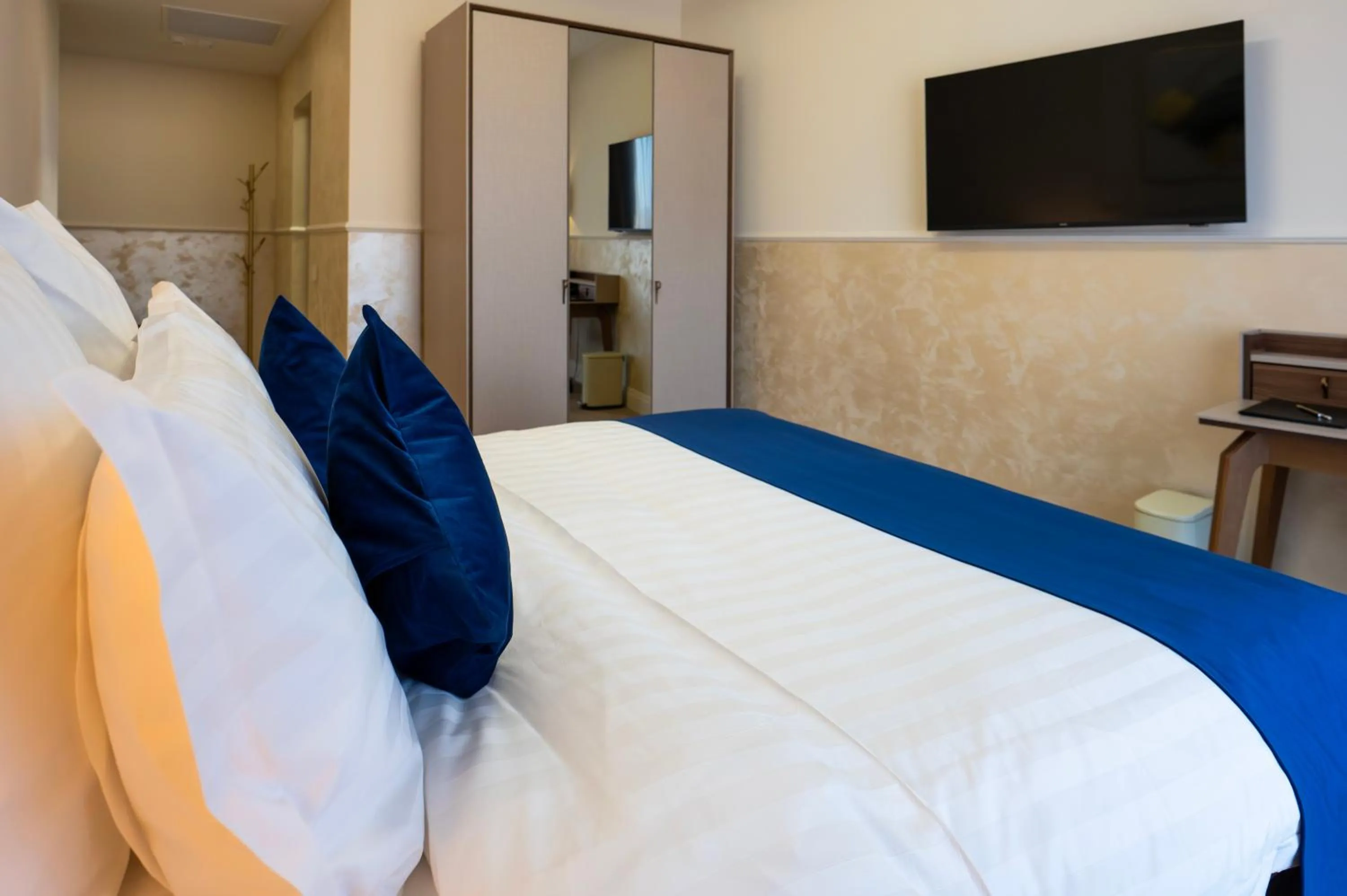 Bedroom, Bed in Le Blanc Cotroceni Hotel