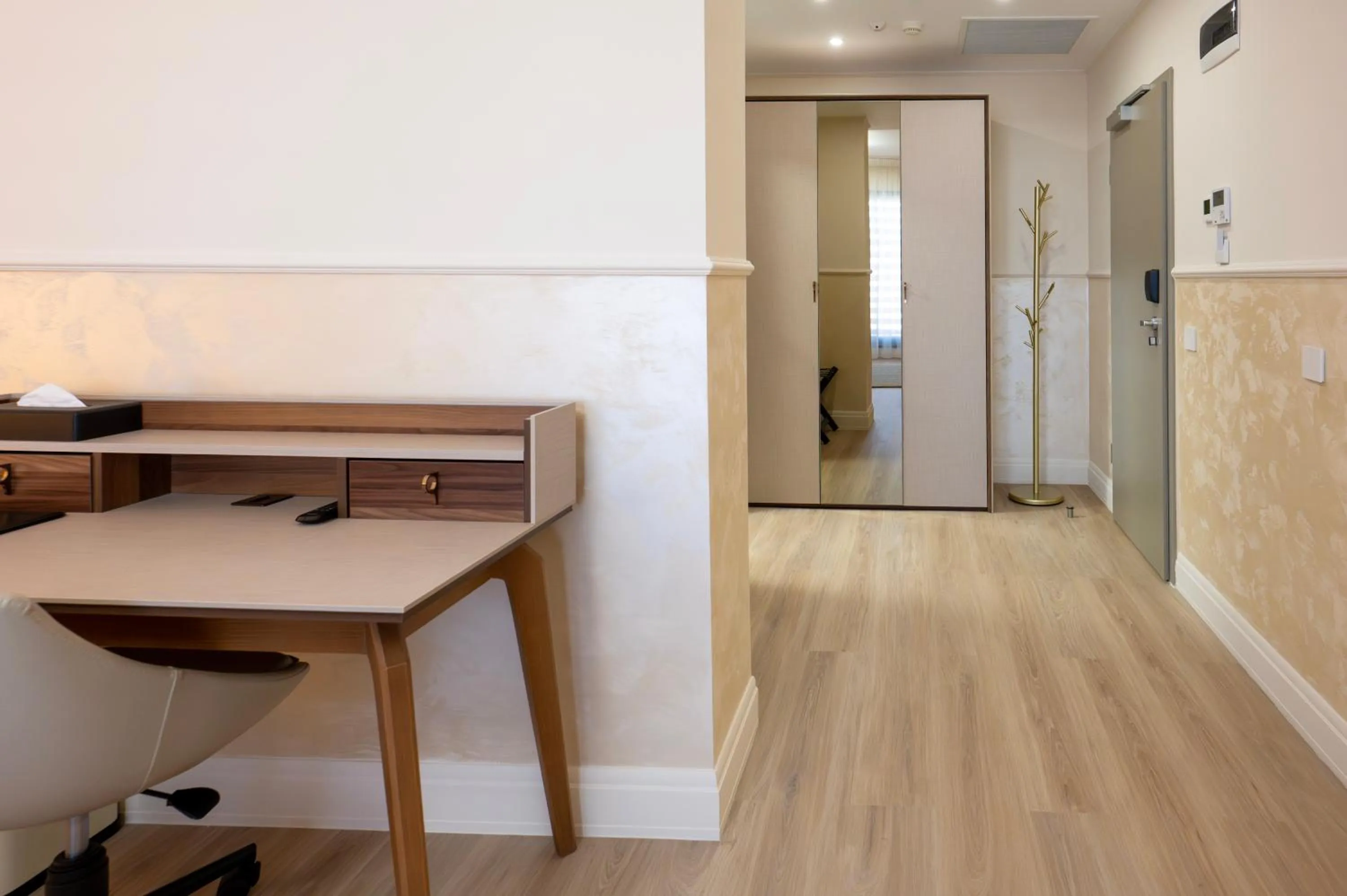 Photo of the whole room in Le Blanc Cotroceni Hotel