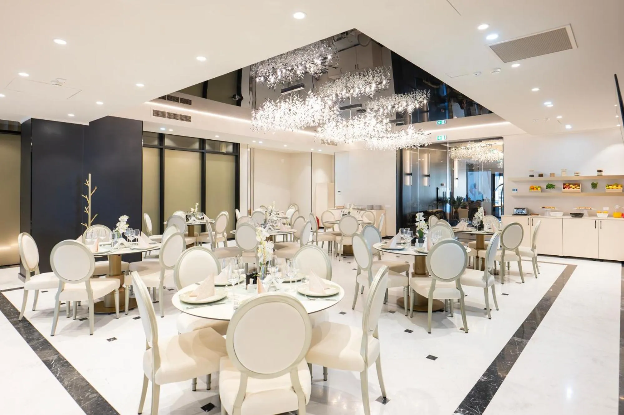 Restaurant/places to eat in Le Blanc Cotroceni Hotel