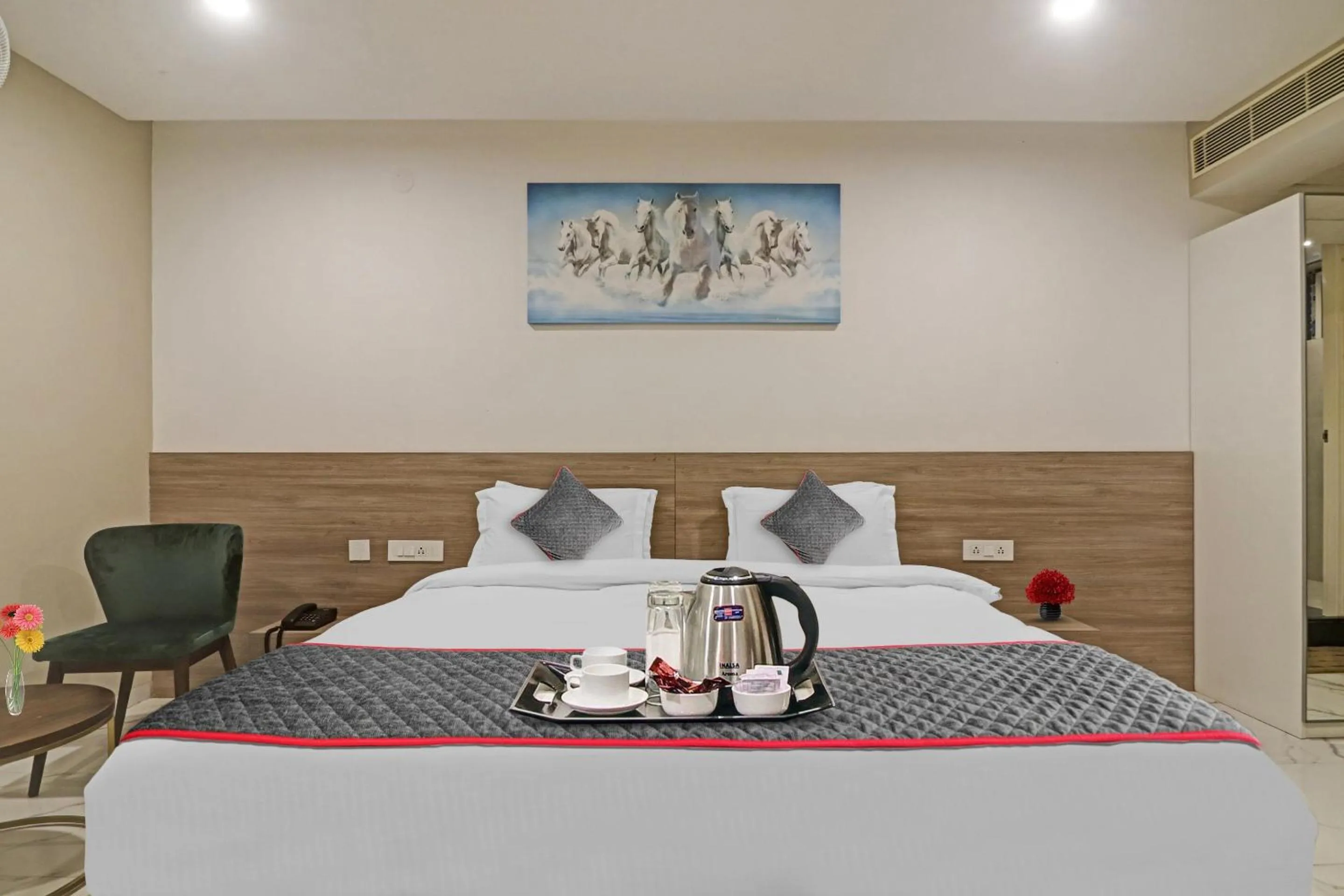 Bedroom, Bed in Hotel O THE FERN SUITES