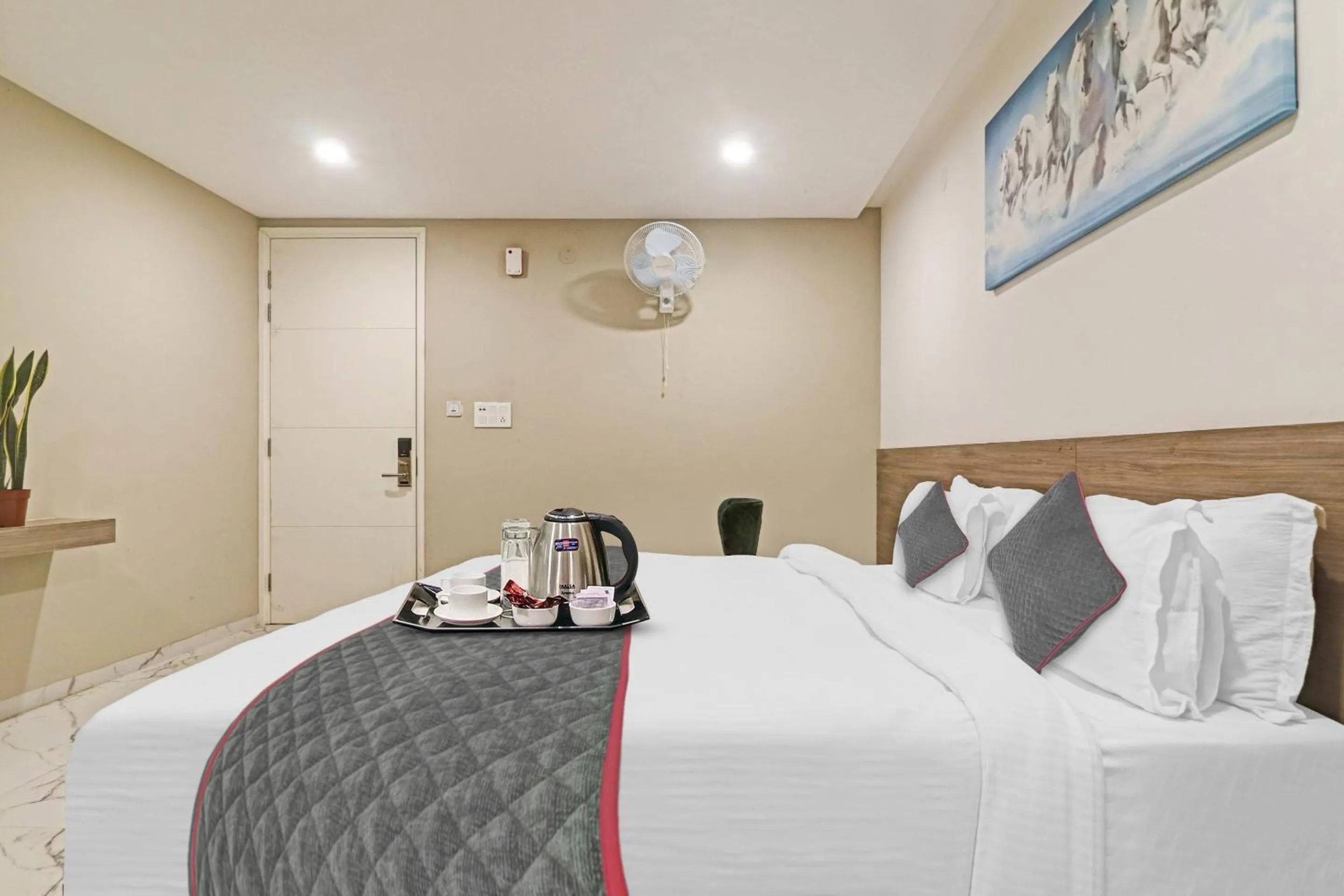 Bedroom, Bed in Hotel O THE FERN SUITES