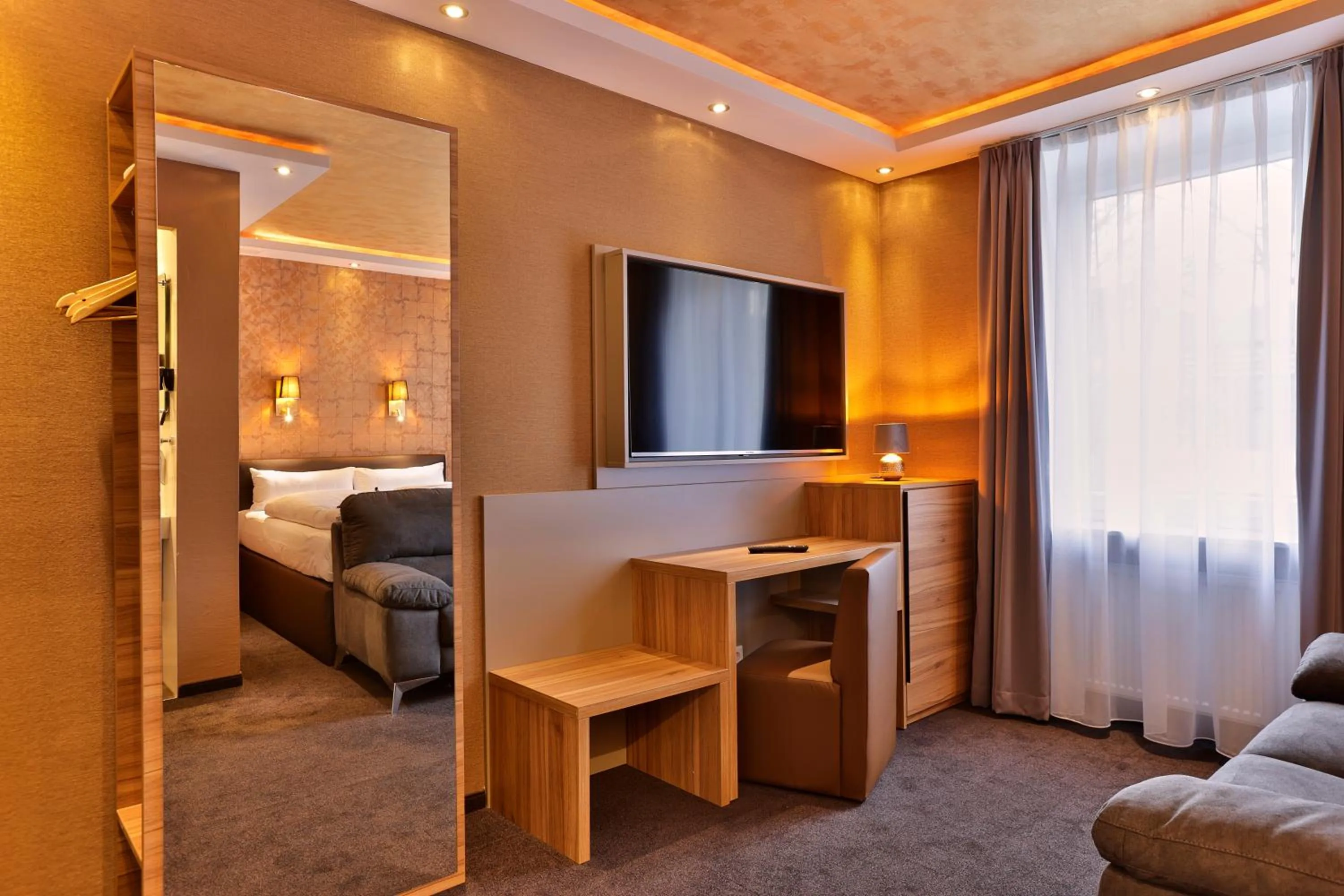 Photo of the whole room, Bed in Stay-Inn Bielefeld Zentrum