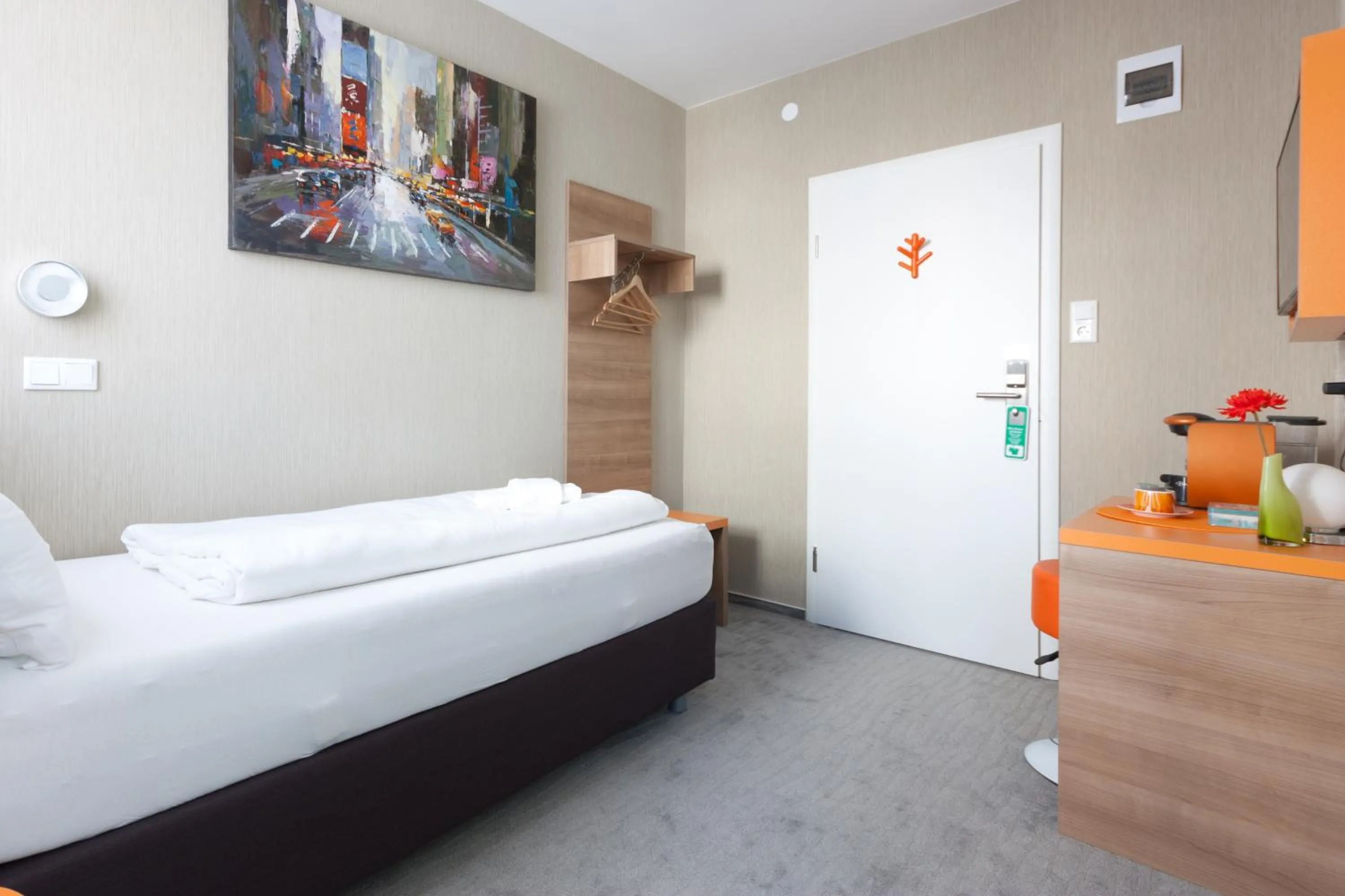 Photo of the whole room, Bed in Stay-Inn Bielefeld Zentrum