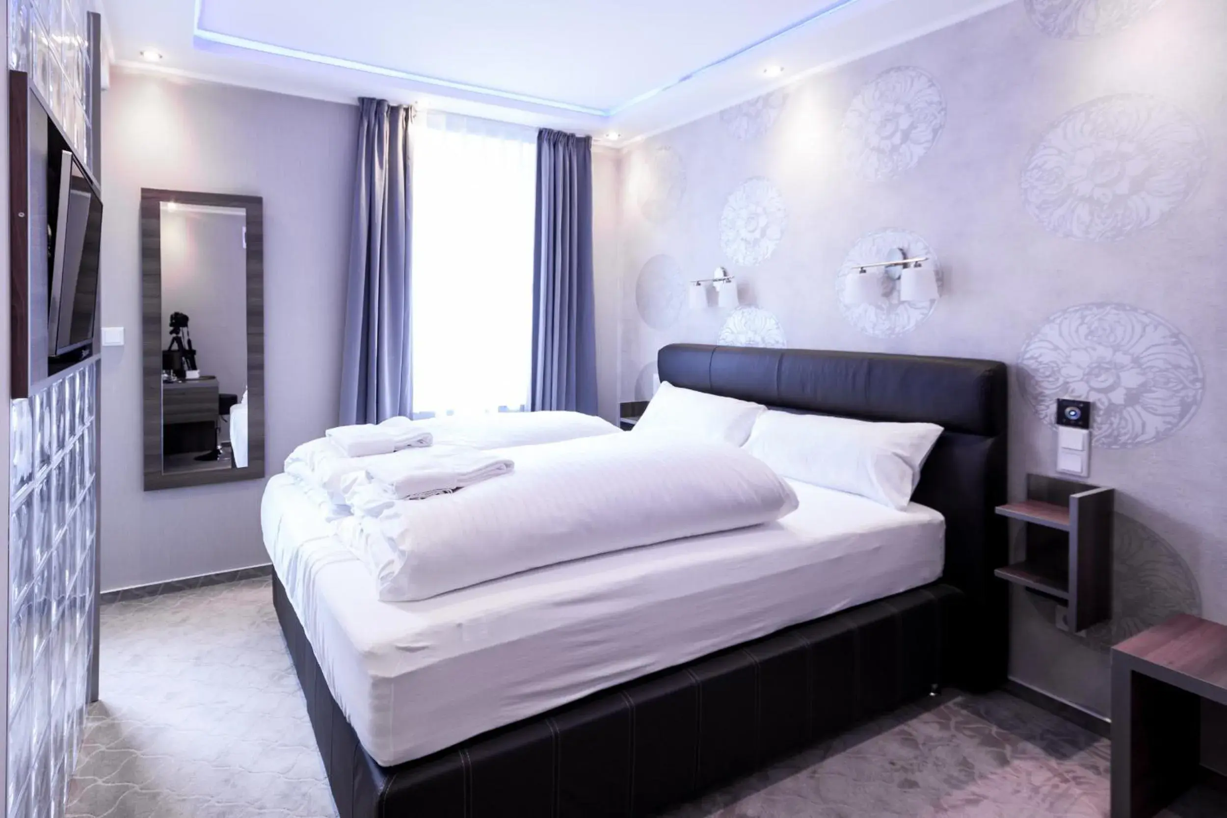 Photo of the whole room, Bed in Stay-Inn Bielefeld Zentrum Photo of the whole room, Bed in Stay-Inn Bielefeld Zentrum