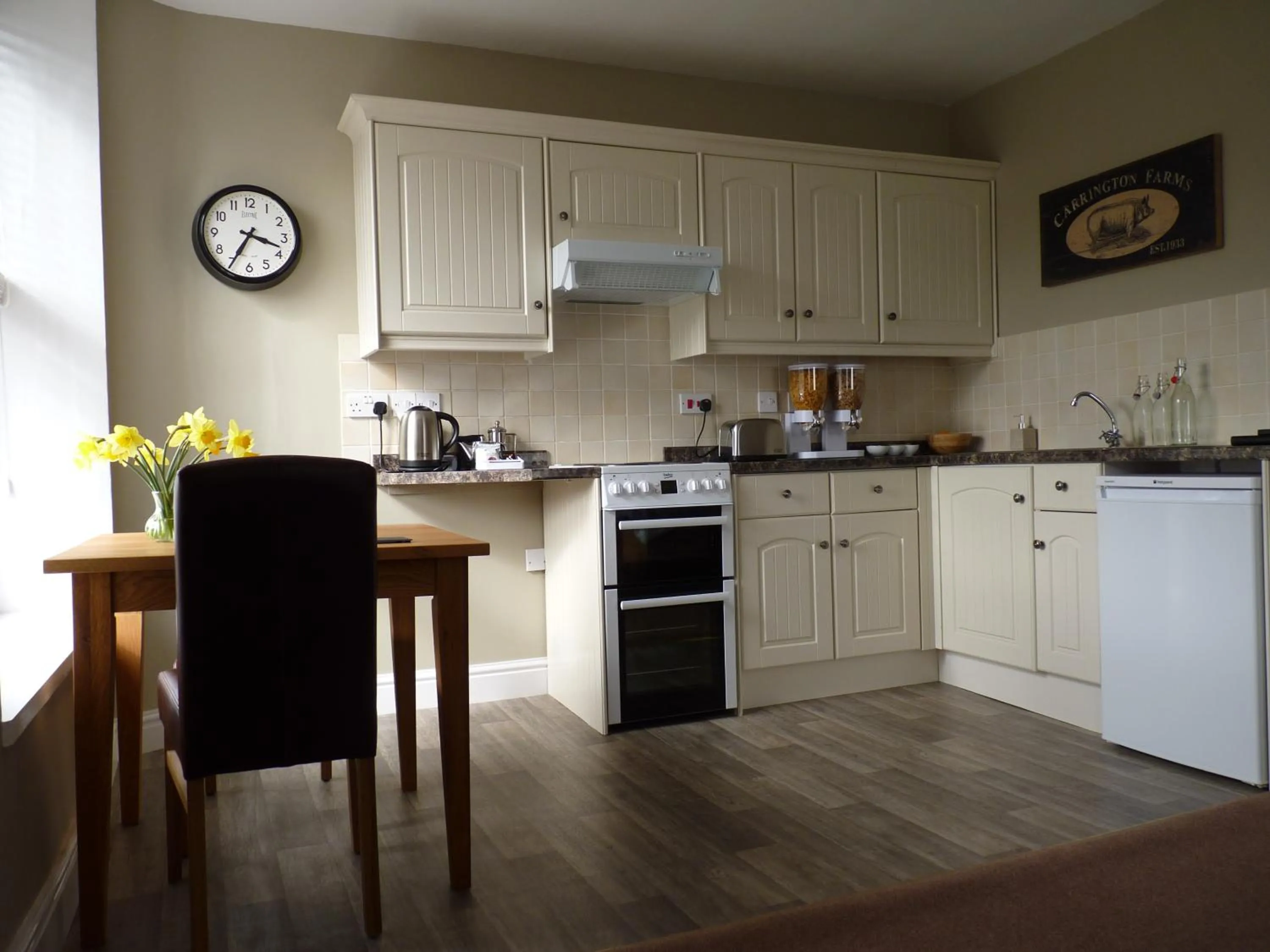 Dining area in Town View Alston